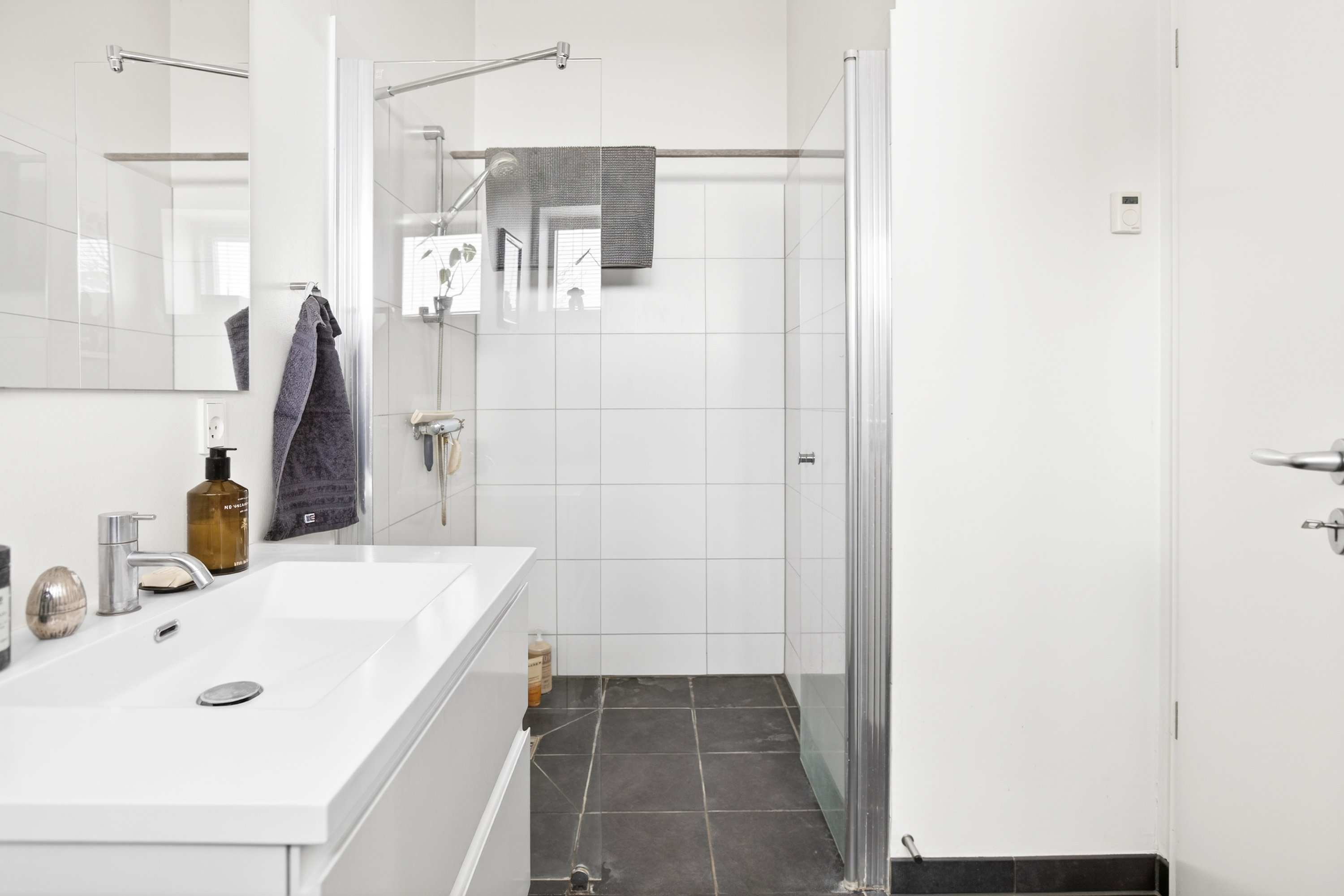 Fremhævet toilet / bad billede i fuldskærmstilstand. Billede af Kongevænget 7, Smørumnedre, 2765 Smørum