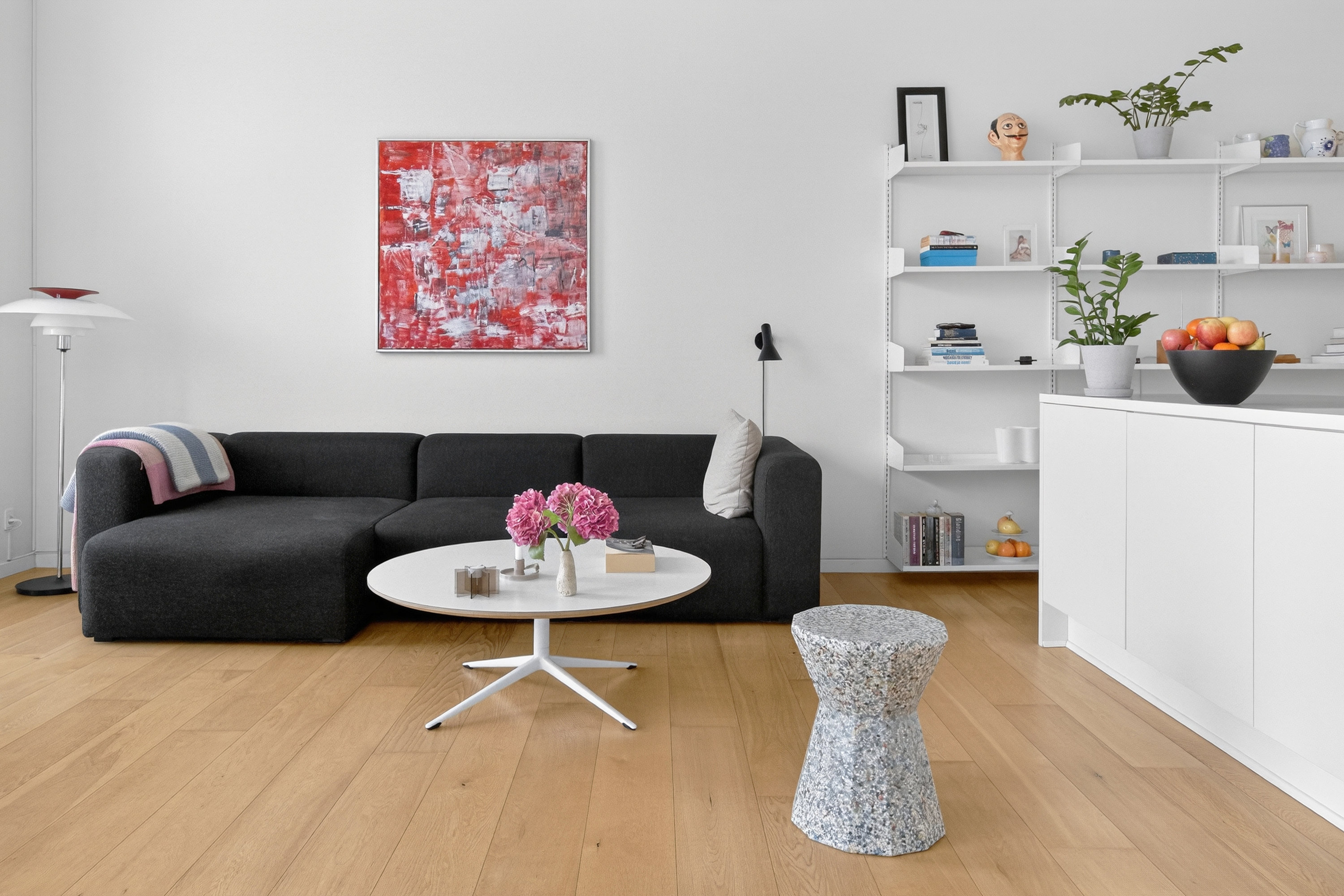 Fremhævet stue billede i fuldskærmstilstand. Billede af Kongevænget 7, Smørumnedre, 2765 Smørum