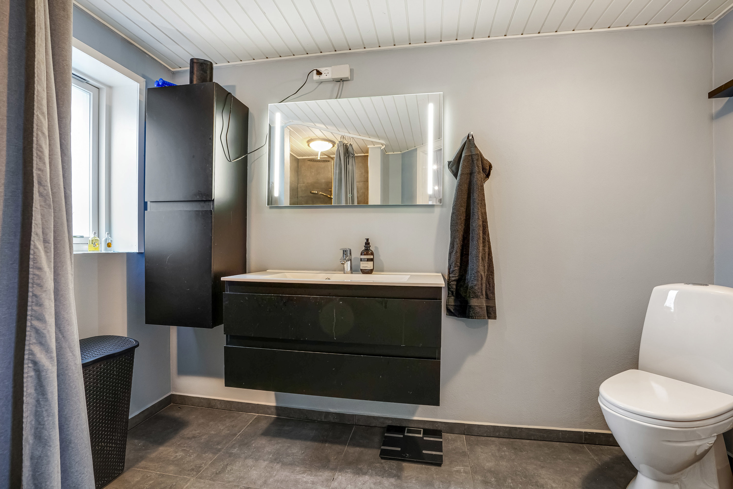 Fremhævet badeværelse billede i fuldskærmstilstand. Billede af Bredgade 95, 7250 Hejnsvig