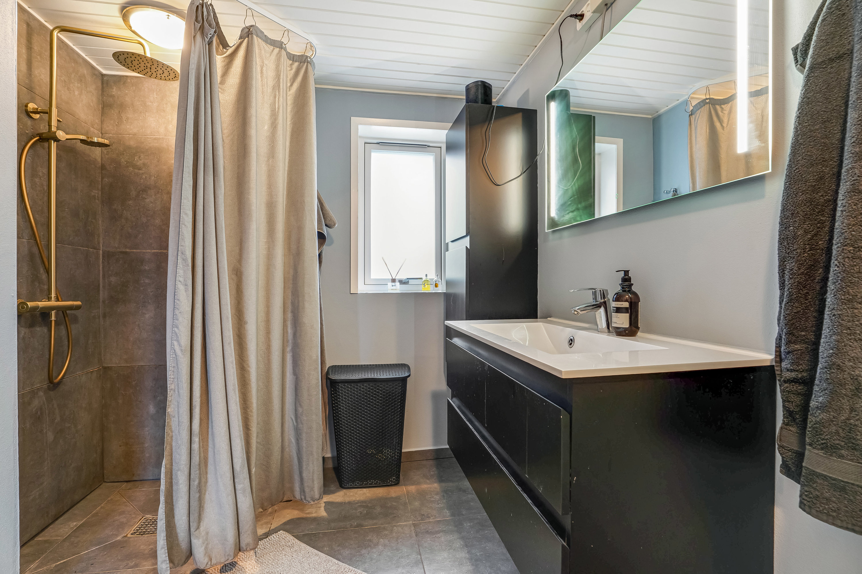 Miniaturebillede 1: badeværelse. Billede af Bredgade 95, 7250 Hejnsvig