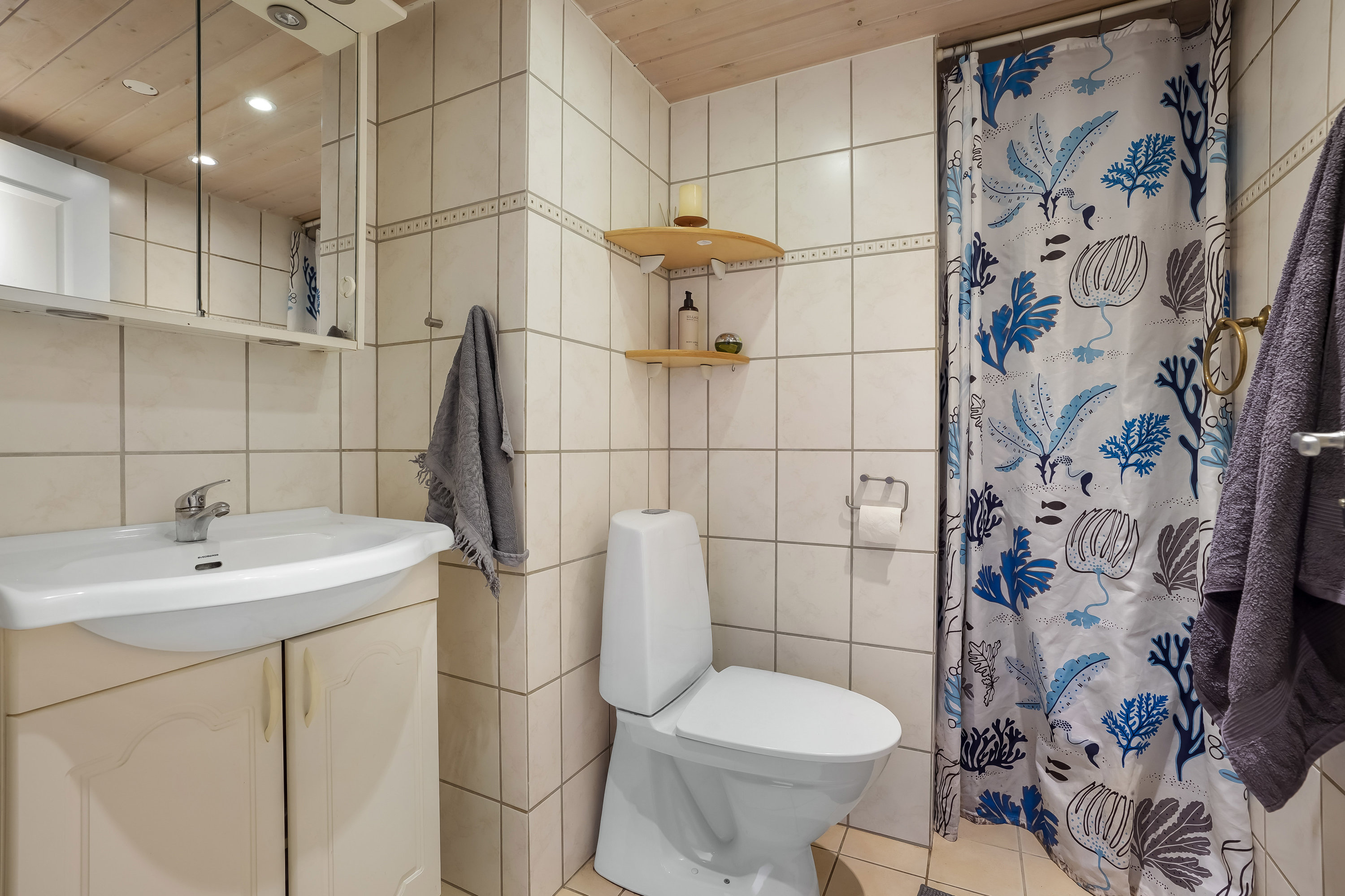 Fremhævet badeværelse billede i fuldskærmstilstand. Billede af Saksmosevej 13, 7300 Jelling