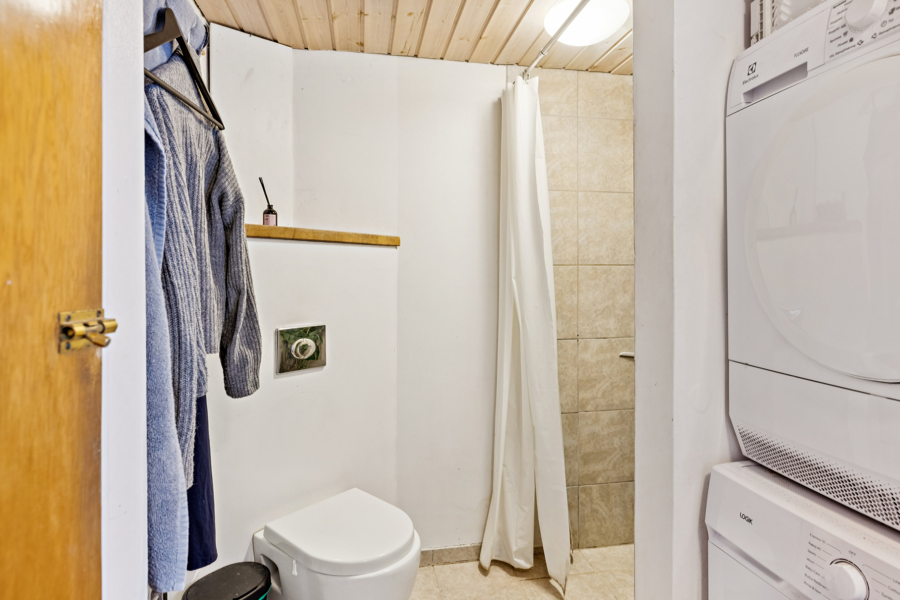 Fremhævet badeværelse billede i fuldskærmstilstand. Billede af Slotsvej 54, Karlby, 8543 Hornslet