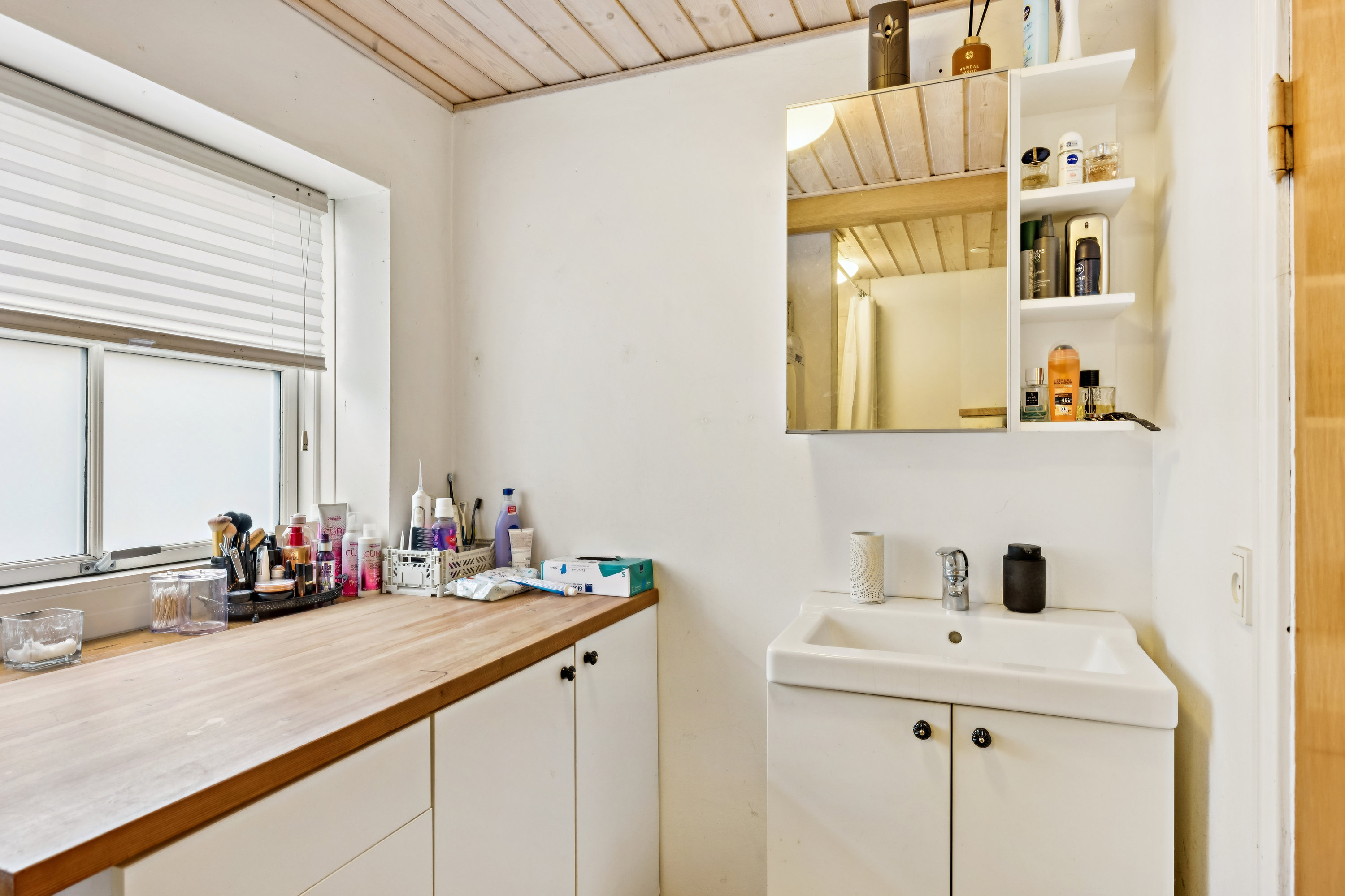 Fremhævet køkken billede i fuldskærmstilstand. Billede af Slotsvej 54, Karlby, 8543 Hornslet