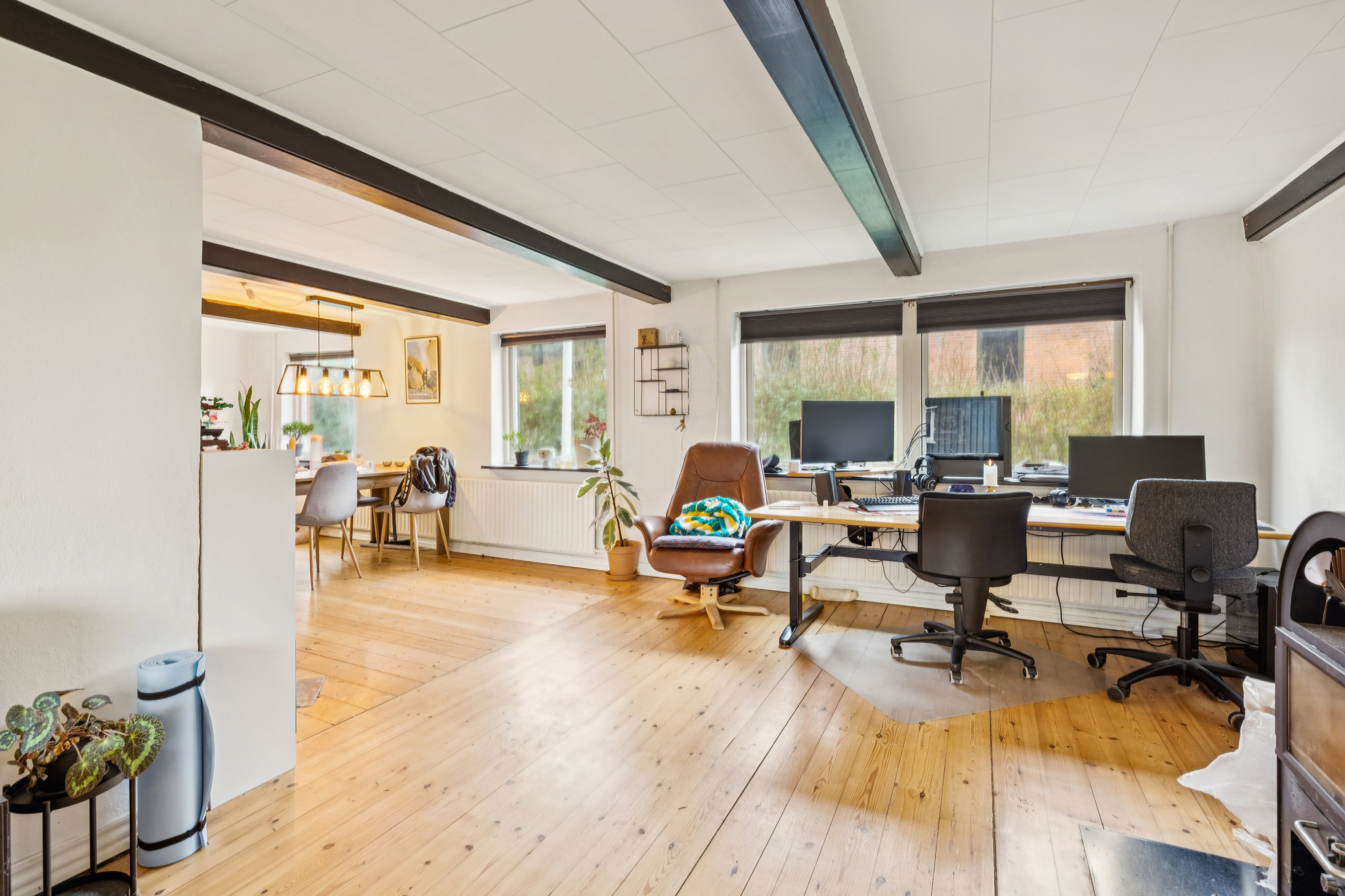 Fremhævet stue billede i fuldskærmstilstand. Billede af Slotsvej 54, Karlby, 8543 Hornslet