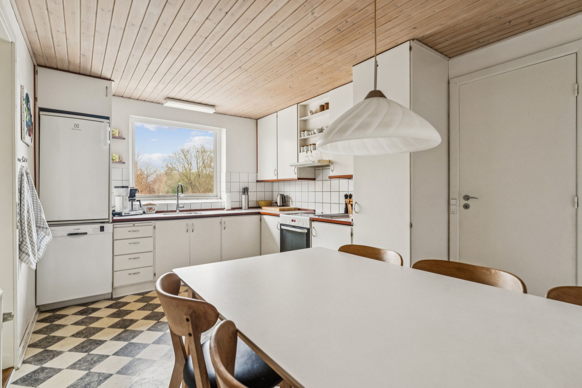 Fremhævet køkken billede i fuldskærmstilstand. Billede af Musvitvej 14, Øster Bjerregrav, 8920 Randers NV