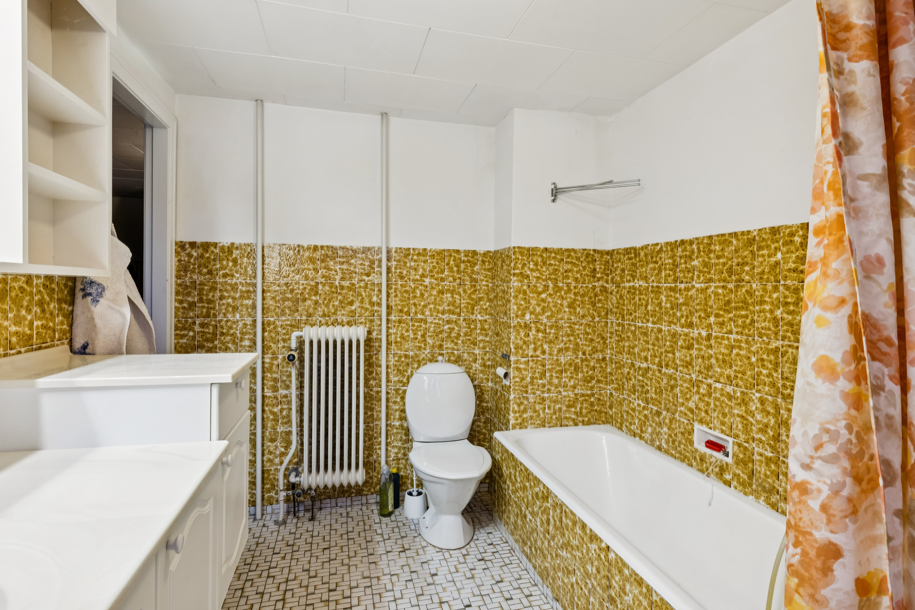 Fremhævet badeværelse billede i fuldskærmstilstand. Billede af Ådalen 22, Skørring, 8544 Mørke