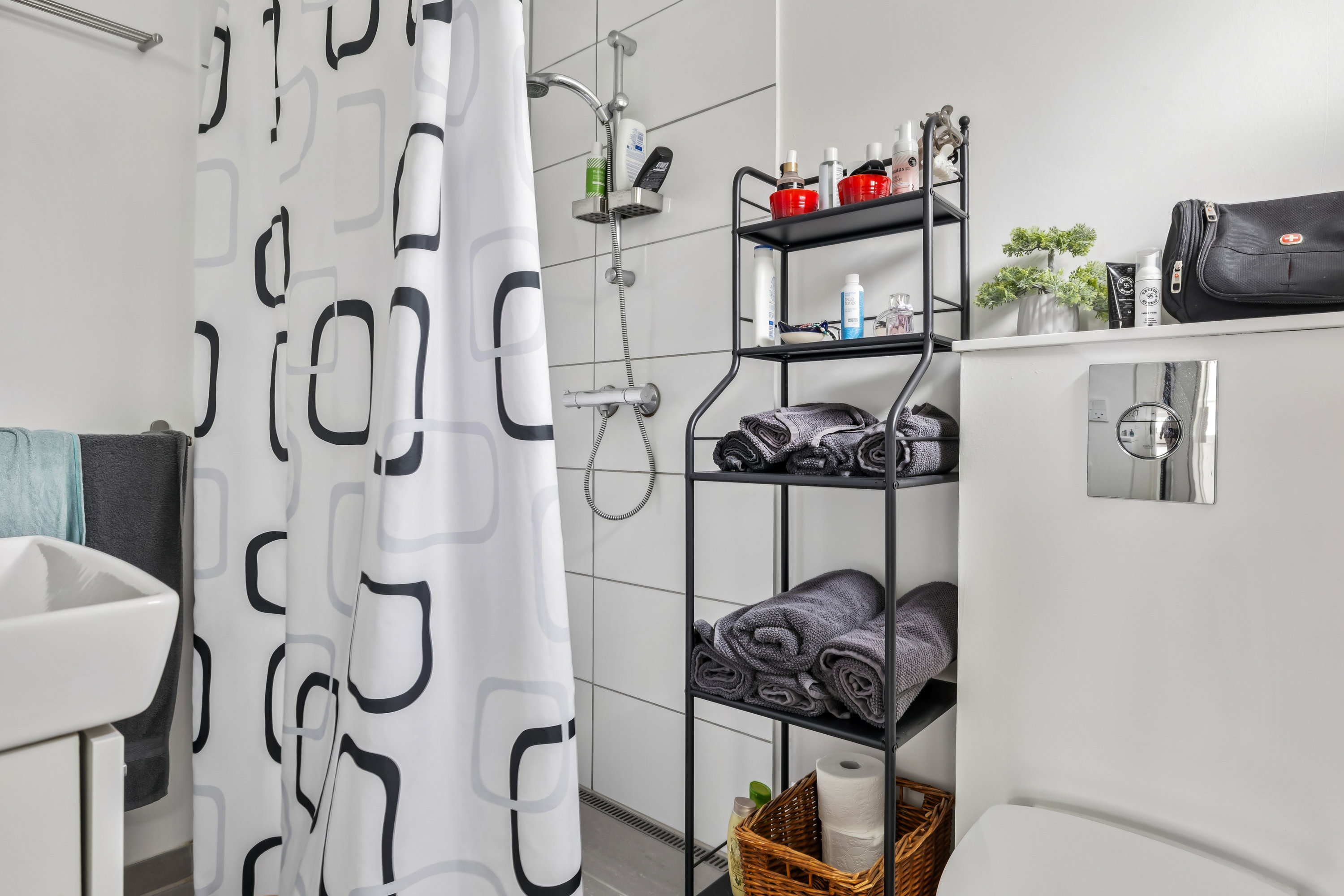 Fremhævet badeværelse billede i fuldskærmstilstand. Billede af Thorvald Niss Gade 4, 5610 Assens