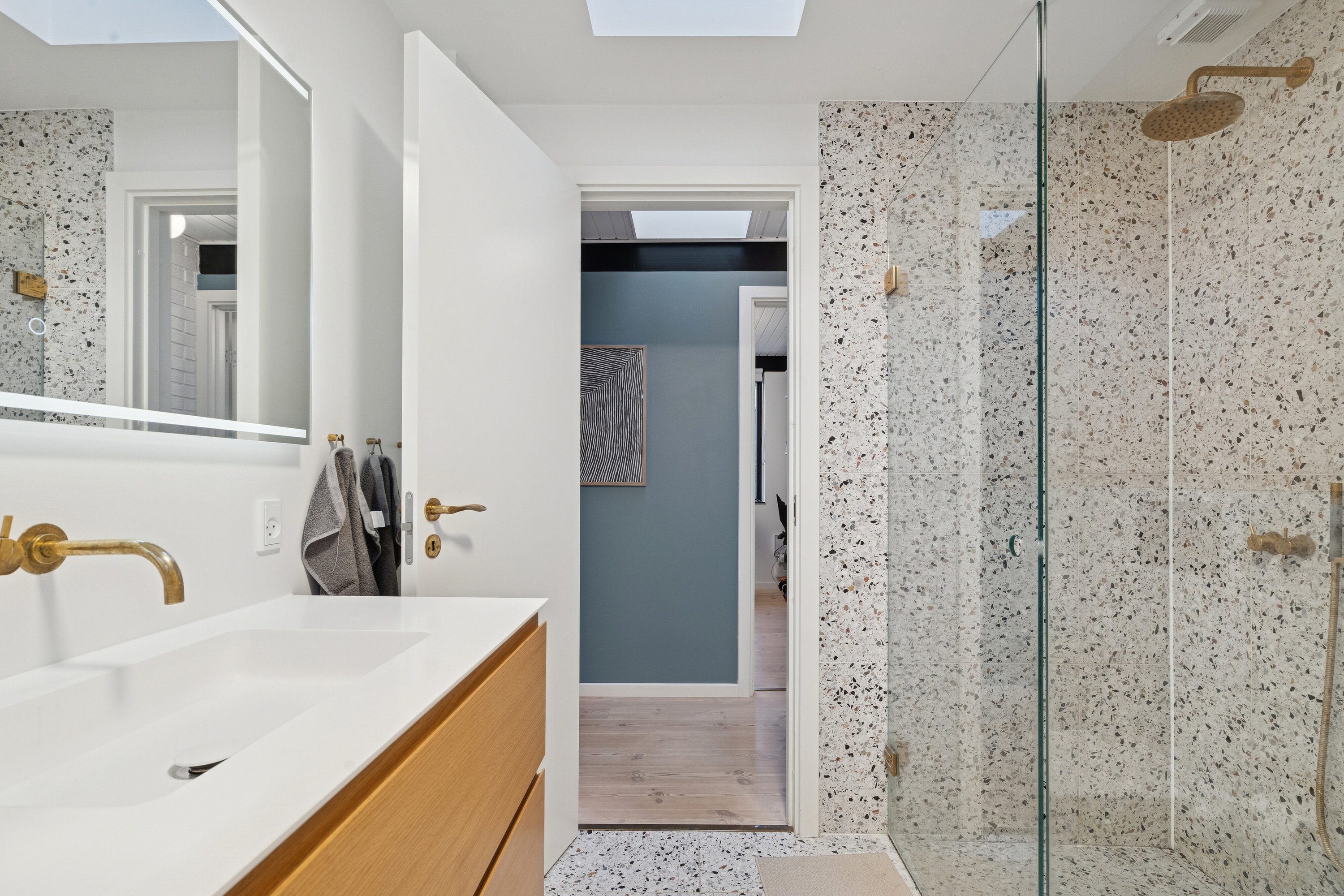 Fremhævet badeværelse billede i fuldskærmstilstand. Billede af Thornbæks Allé 22, 8270 Højbjerg