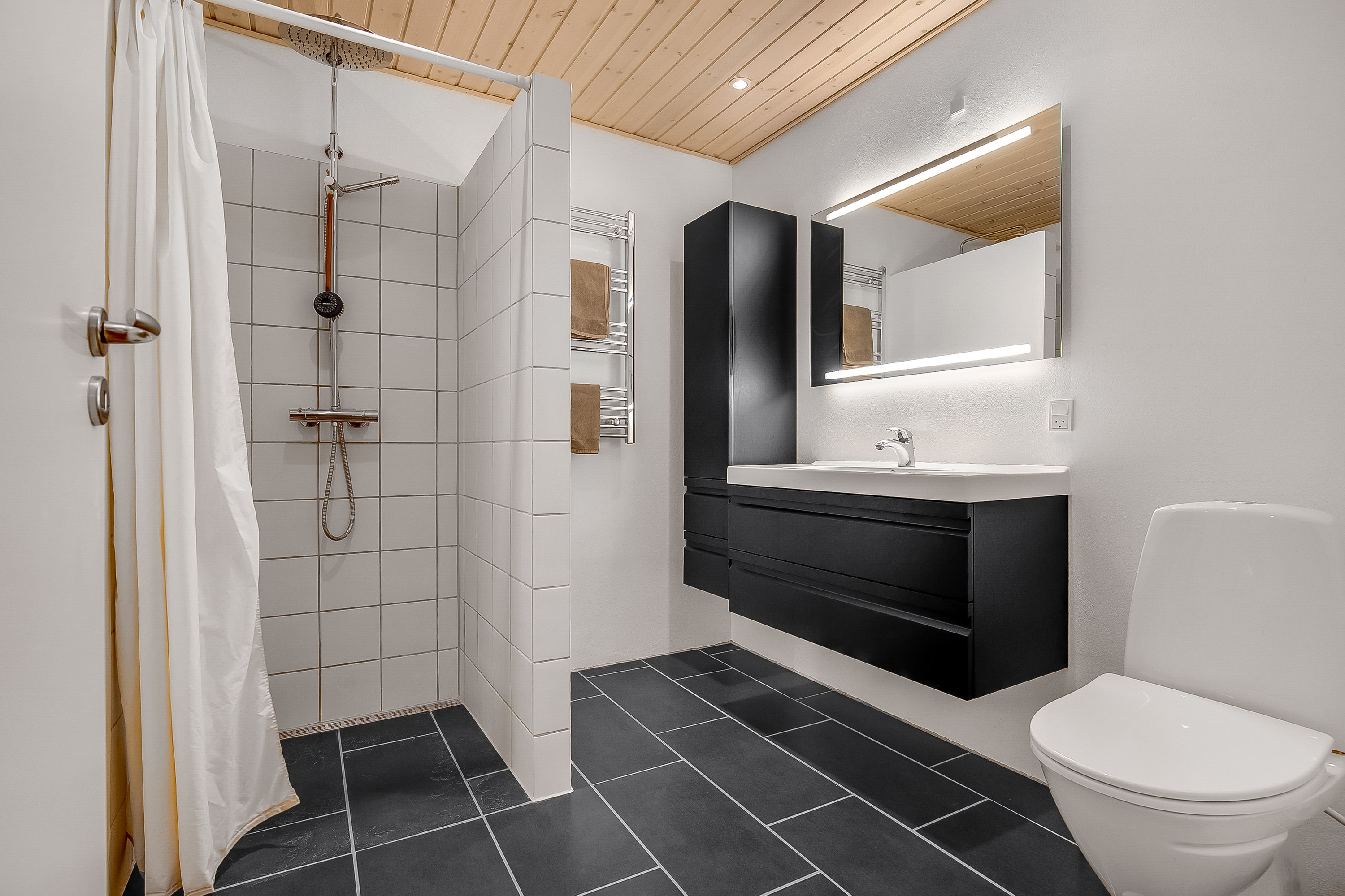 Fremhævet badeværelse billede i fuldskærmstilstand. Billede af Hylkedalsparken 39, Seest, 6000 Kolding