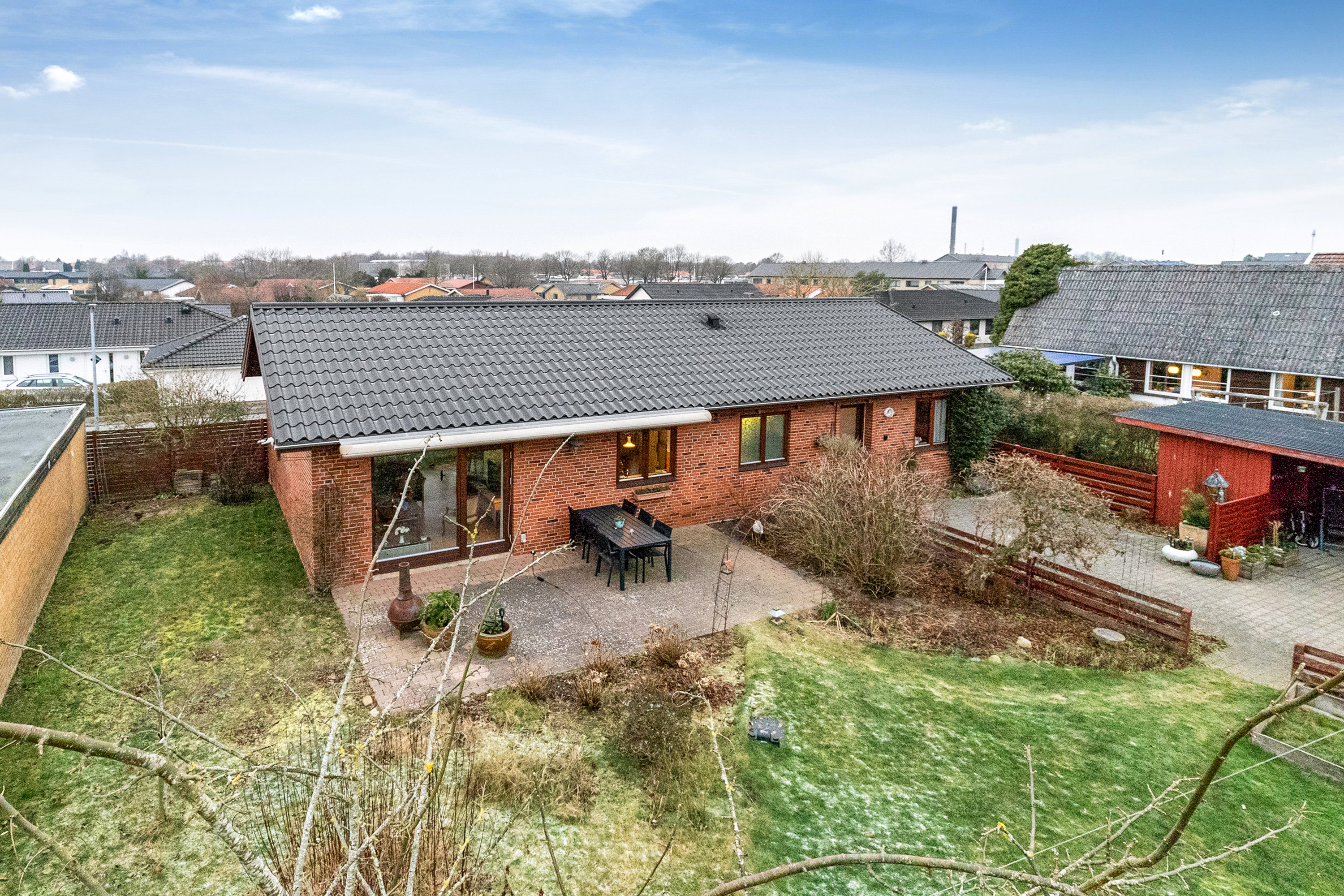 Fremhævet mastefoto billede i fuldskærmstilstand. Billede af Ahornvej 8, 6000 Kolding