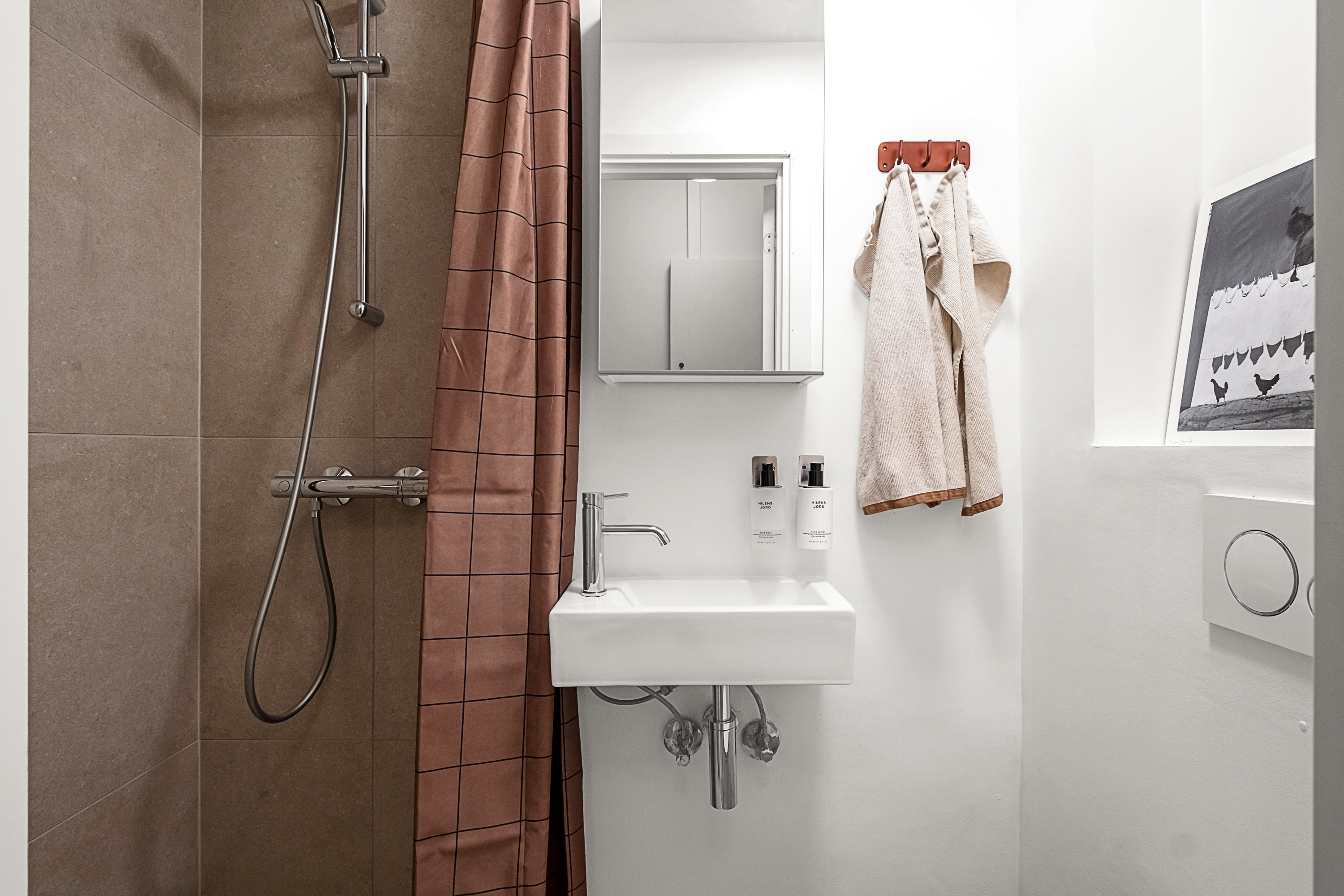 Fremhævet badeværelse billede i fuldskærmstilstand. Billede af Skanderborgvej 92, 2. 2., 8000 Aarhus C