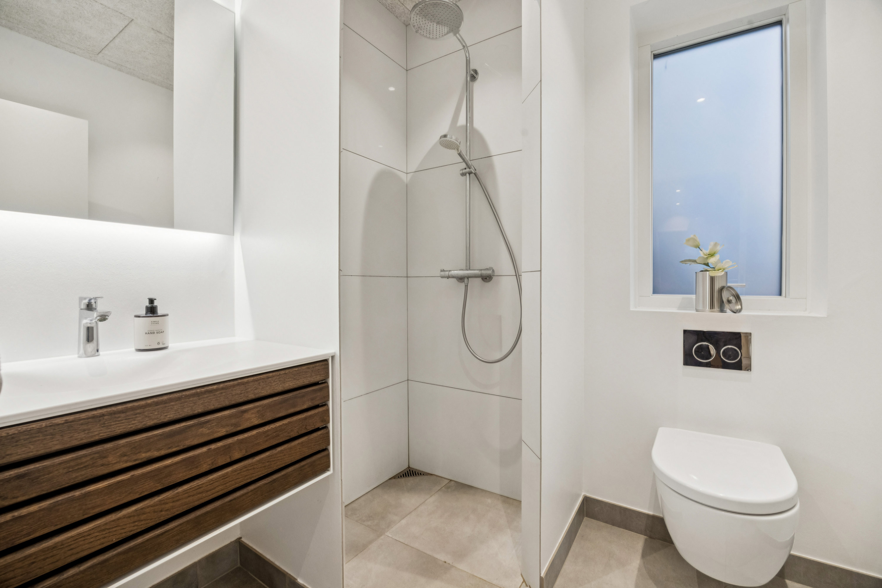 Fremhævet badeværelse billede i fuldskærmstilstand. Billede af Nicolajs Have 3, Nørhalne, 9430 Vadum