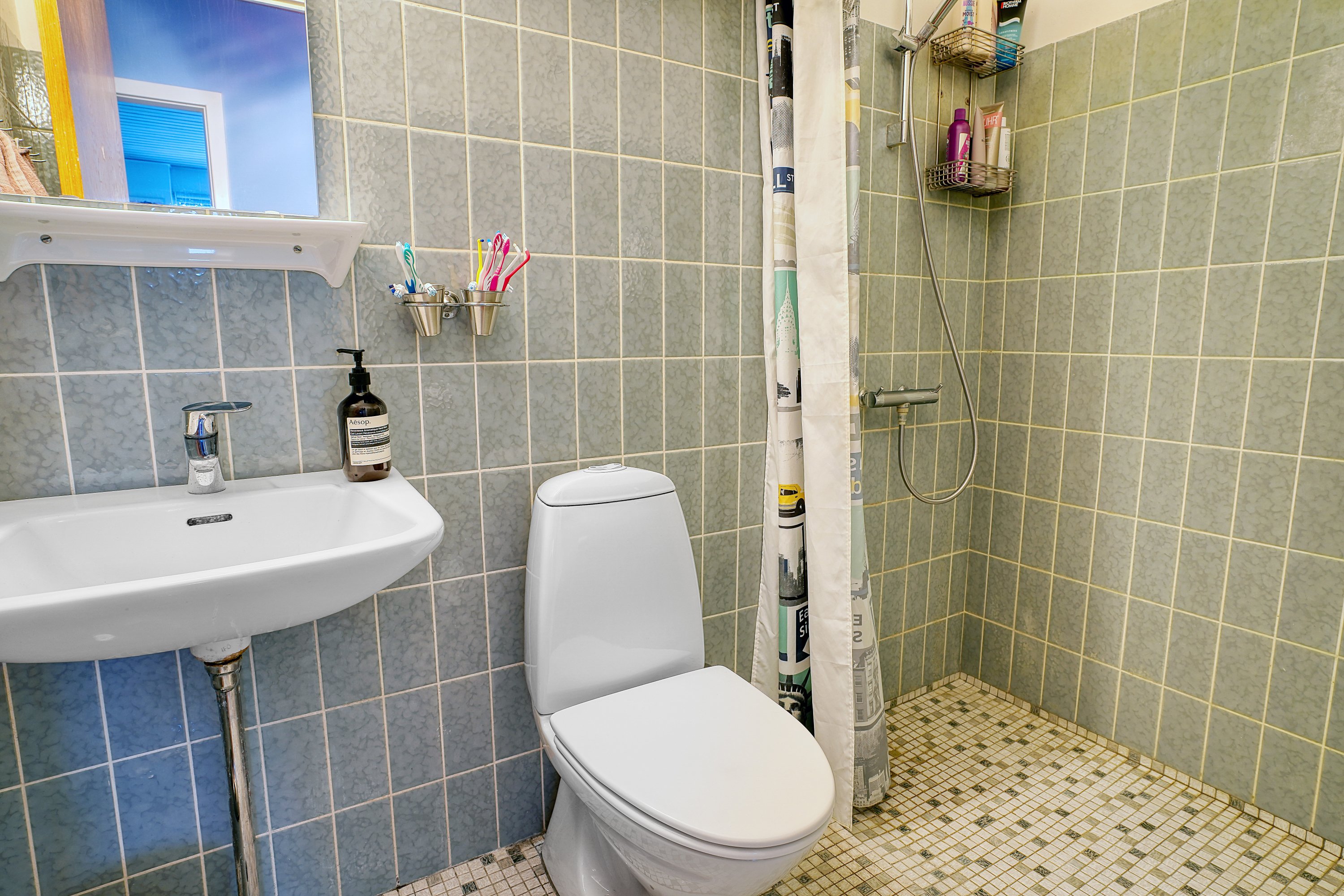 Fremhævet badeværelse billede i fuldskærmstilstand. Billede af Dybedalsvej 23, 3520 Farum