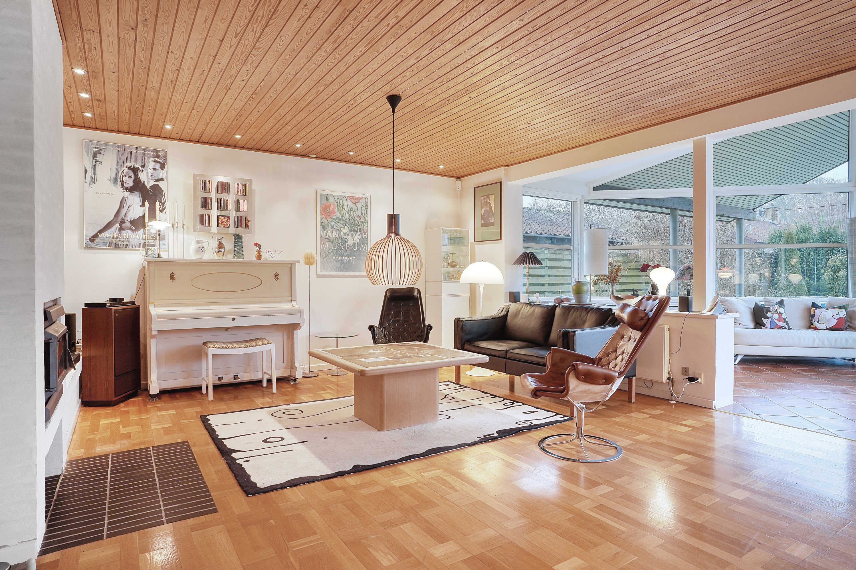 Fremhævet stue billede i fuldskærmstilstand. Billede af Dybedalsvej 23, 3520 Farum