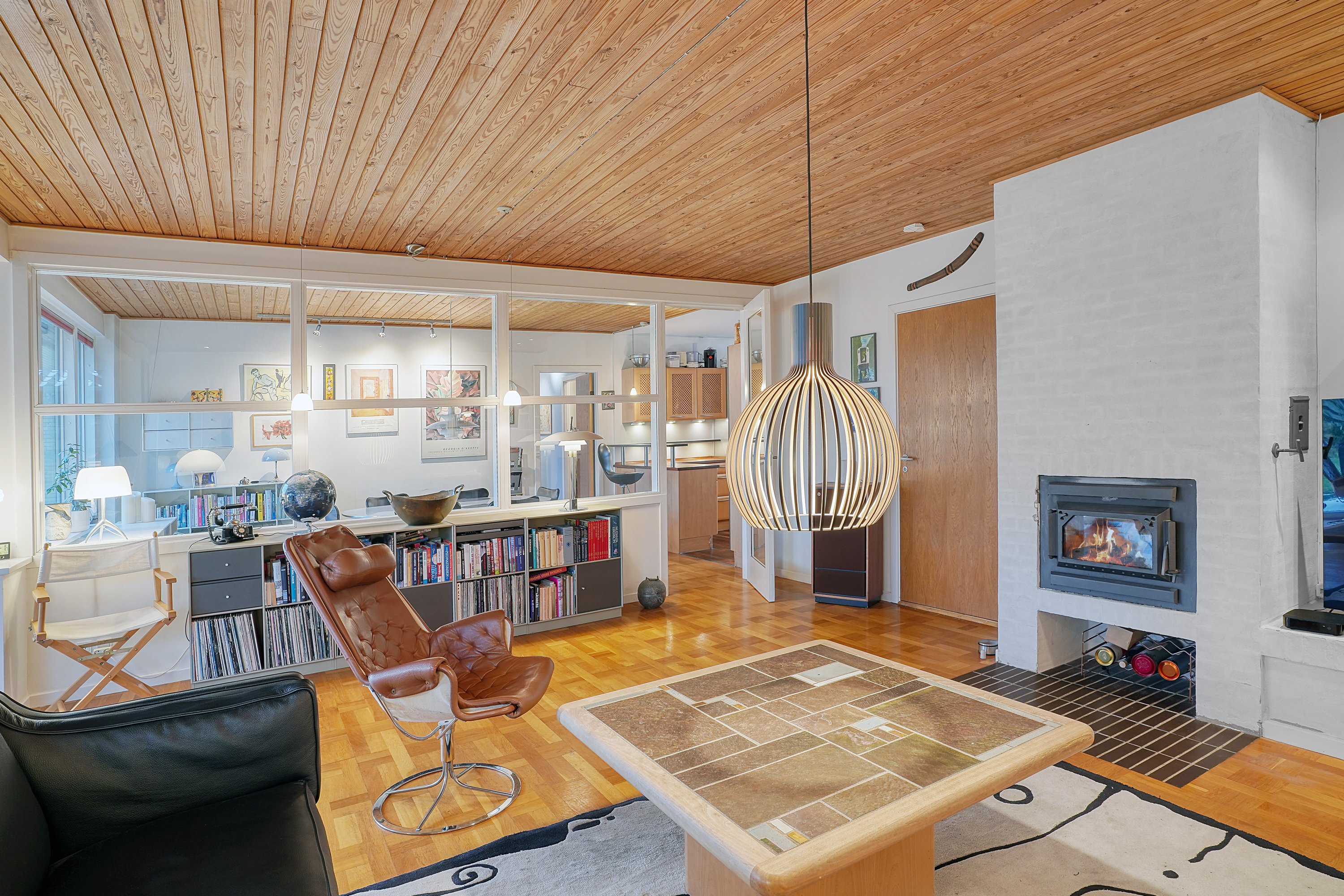 Fremhævet stue billede i fuldskærmstilstand. Billede af Dybedalsvej 23, 3520 Farum