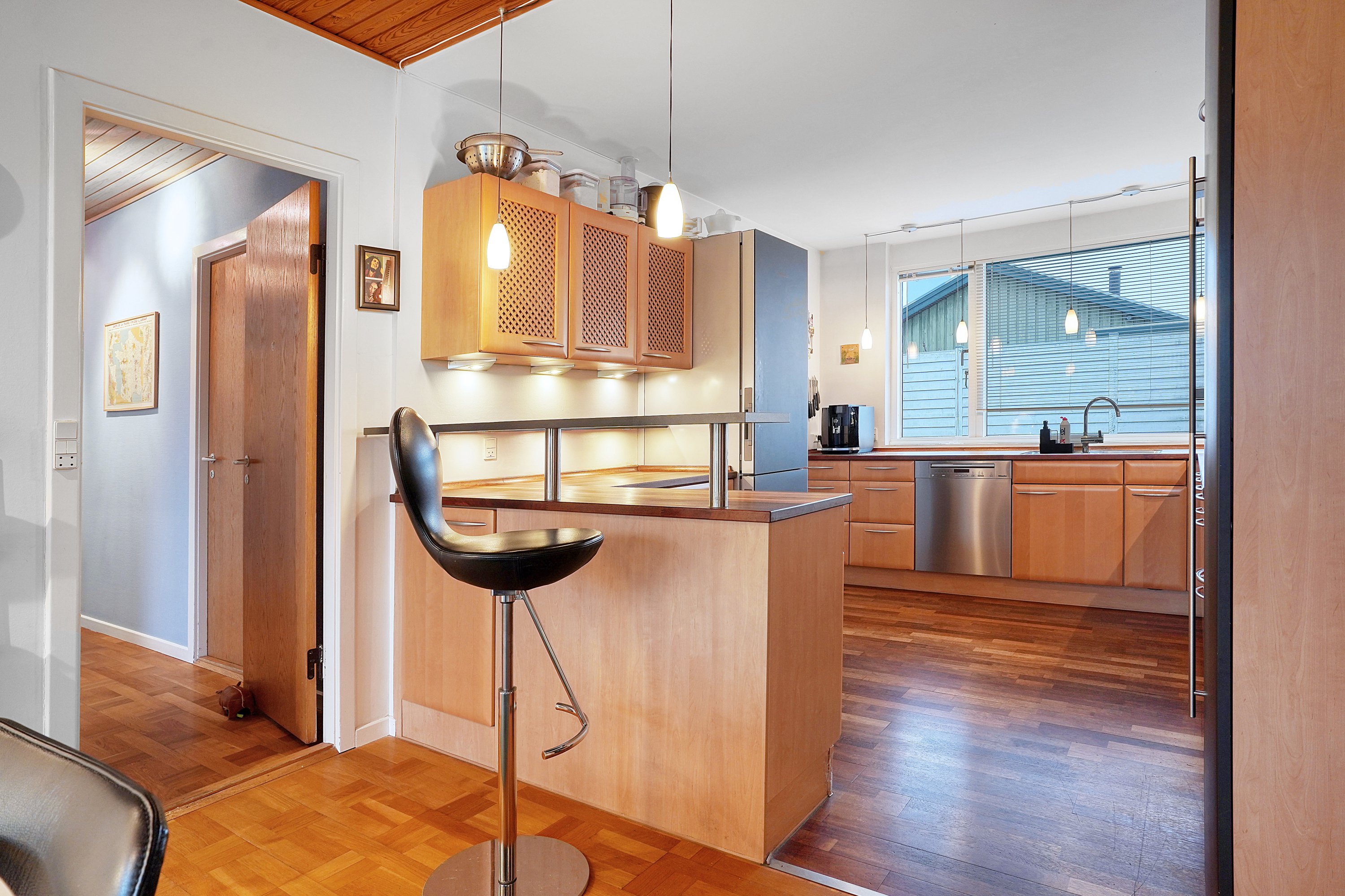 Fremhævet køkken billede i fuldskærmstilstand. Billede af Dybedalsvej 23, 3520 Farum