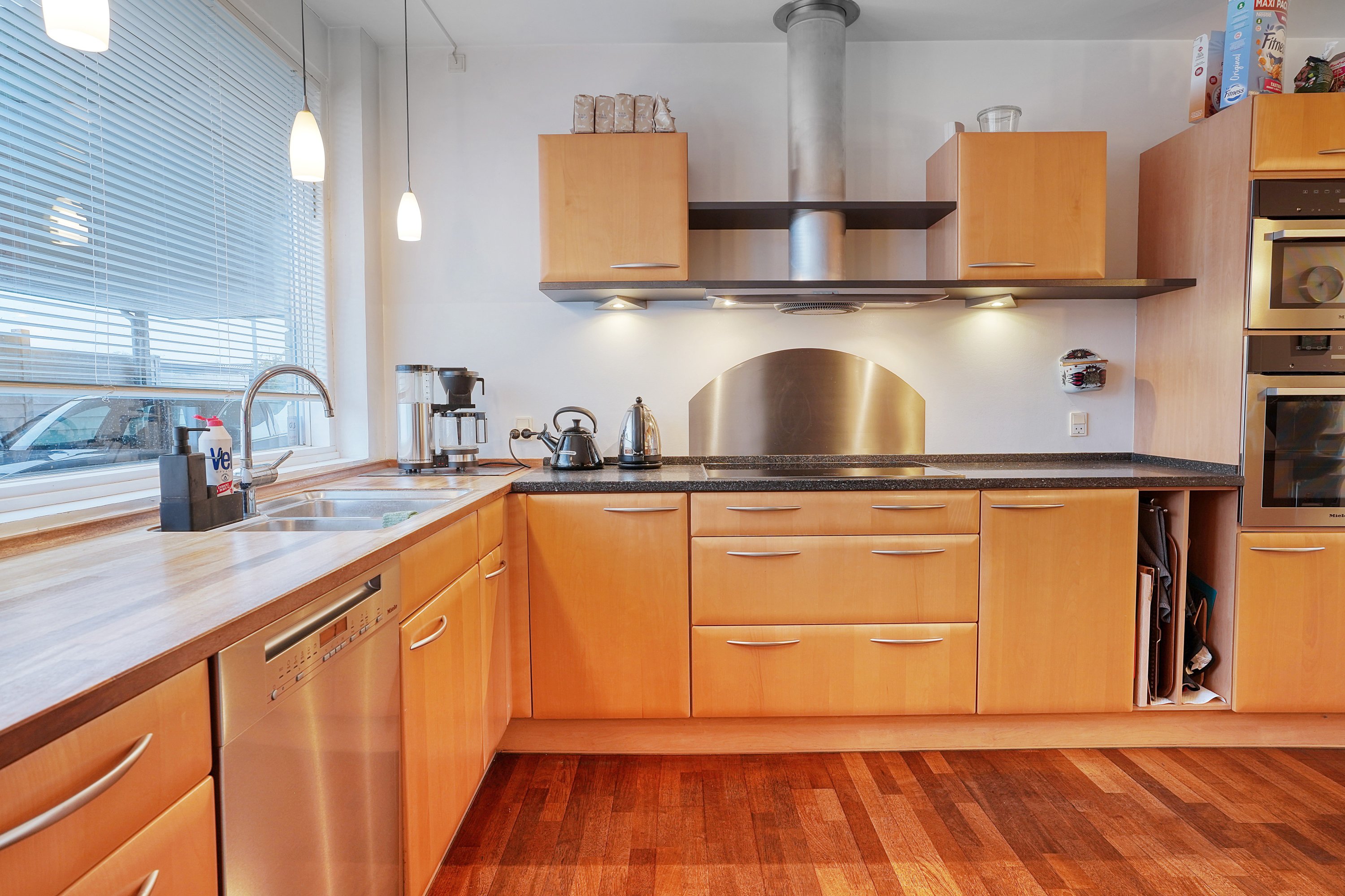 Fremhævet køkken billede i fuldskærmstilstand. Billede af Dybedalsvej 23, 3520 Farum