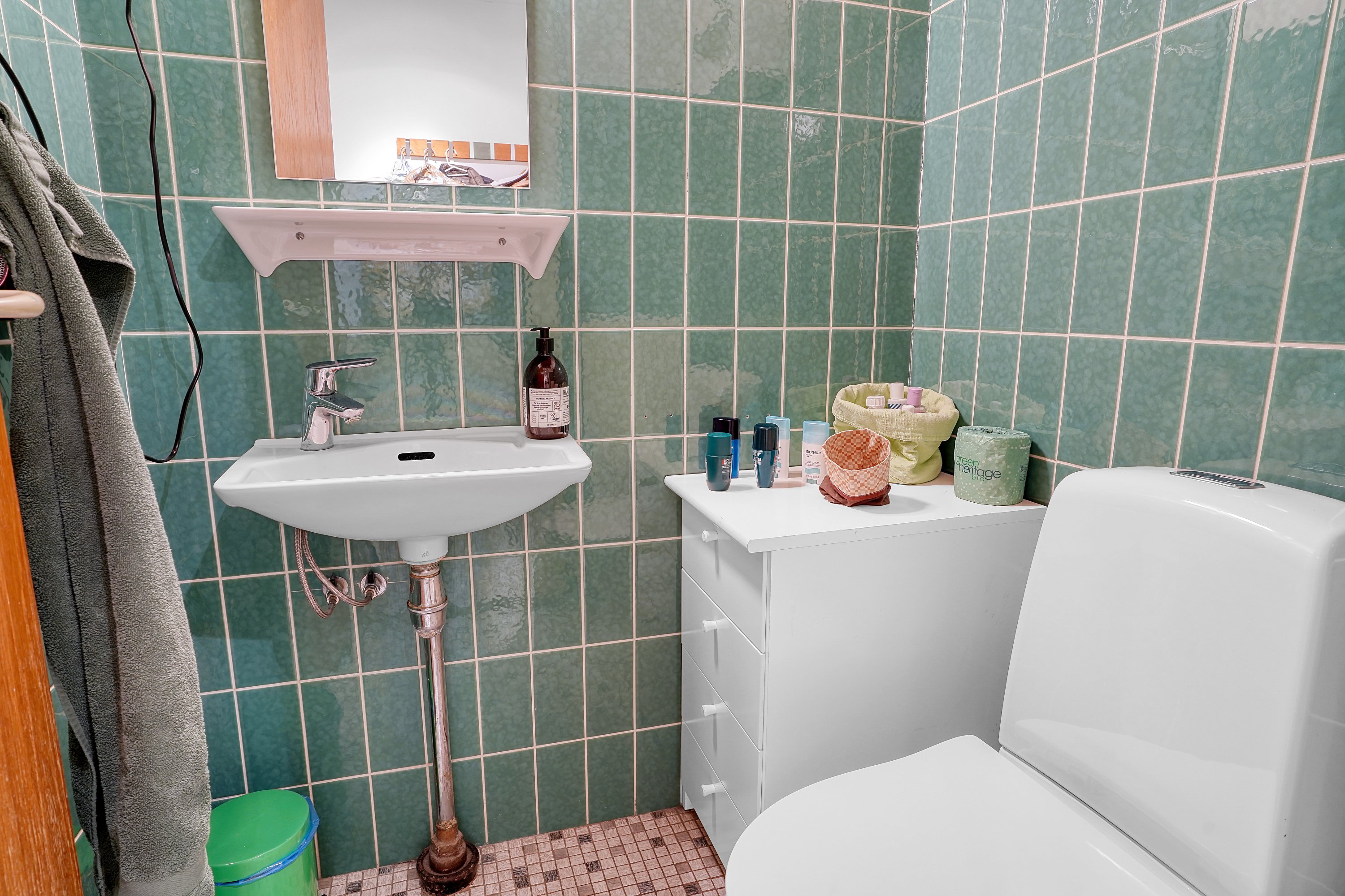 Fremhævet wc billede i fuldskærmstilstand. Billede af Dybedalsvej 23, 3520 Farum