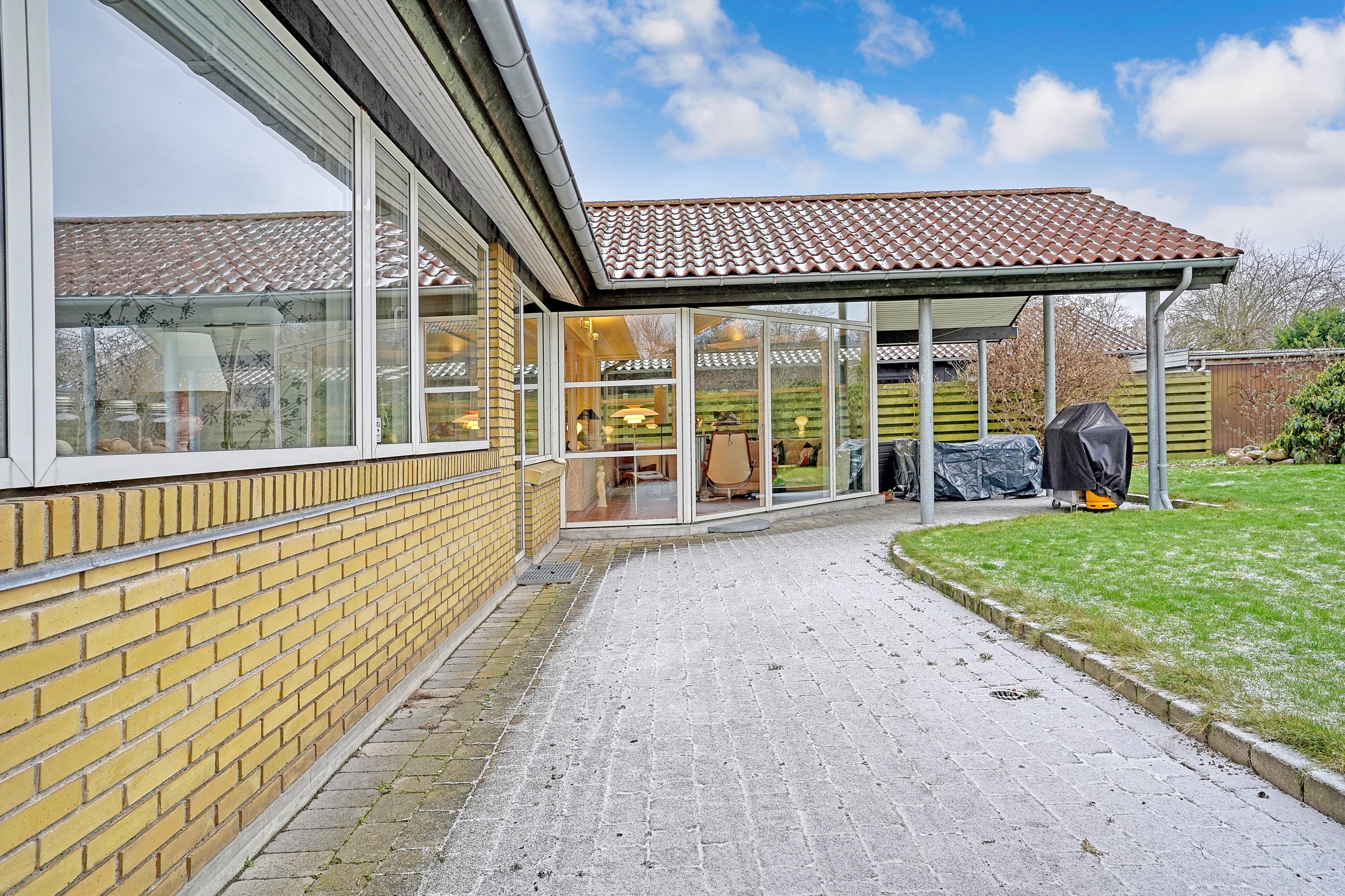 Fremhævet terrasse billede i fuldskærmstilstand. Billede af Dybedalsvej 23, 3520 Farum