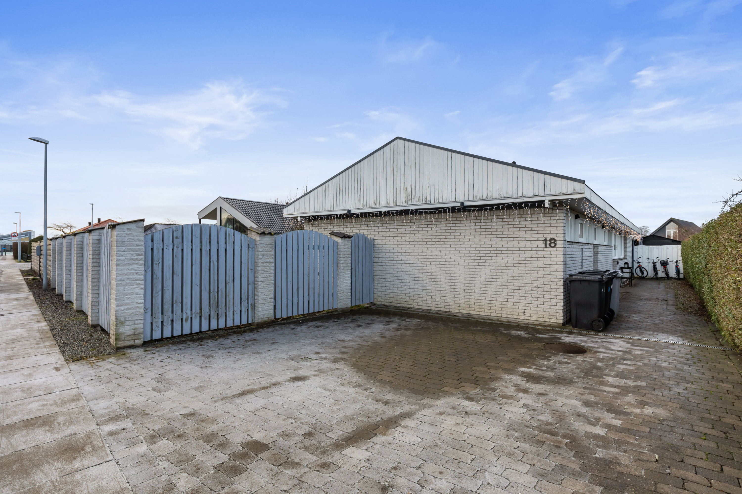 Fremhævet  billede i fuldskærmstilstand. Billede af Aladdinvej 18, 2770 Kastrup