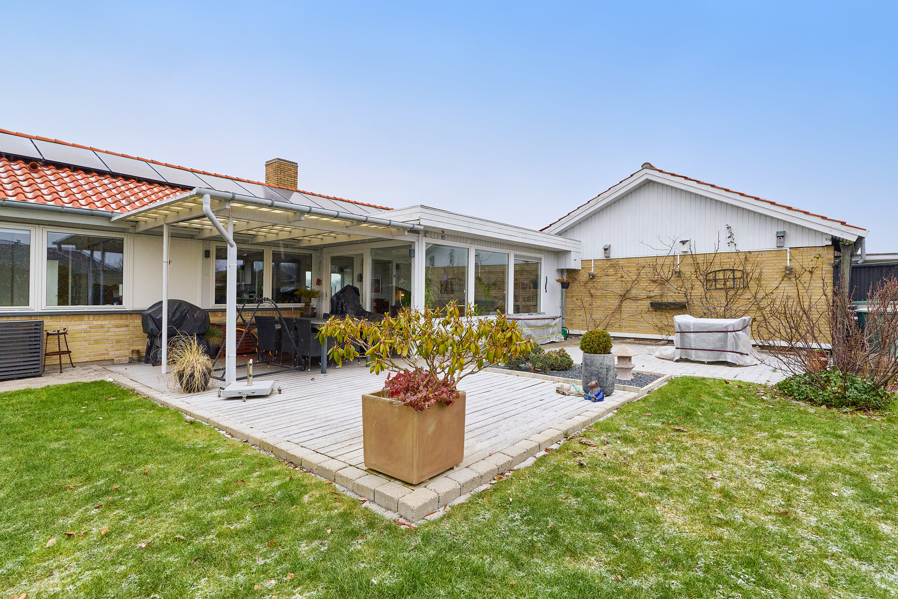 Fremhævet terrasse billede i fuldskærmstilstand. Billede af Linderupvej 7, 3600 Frederikssund