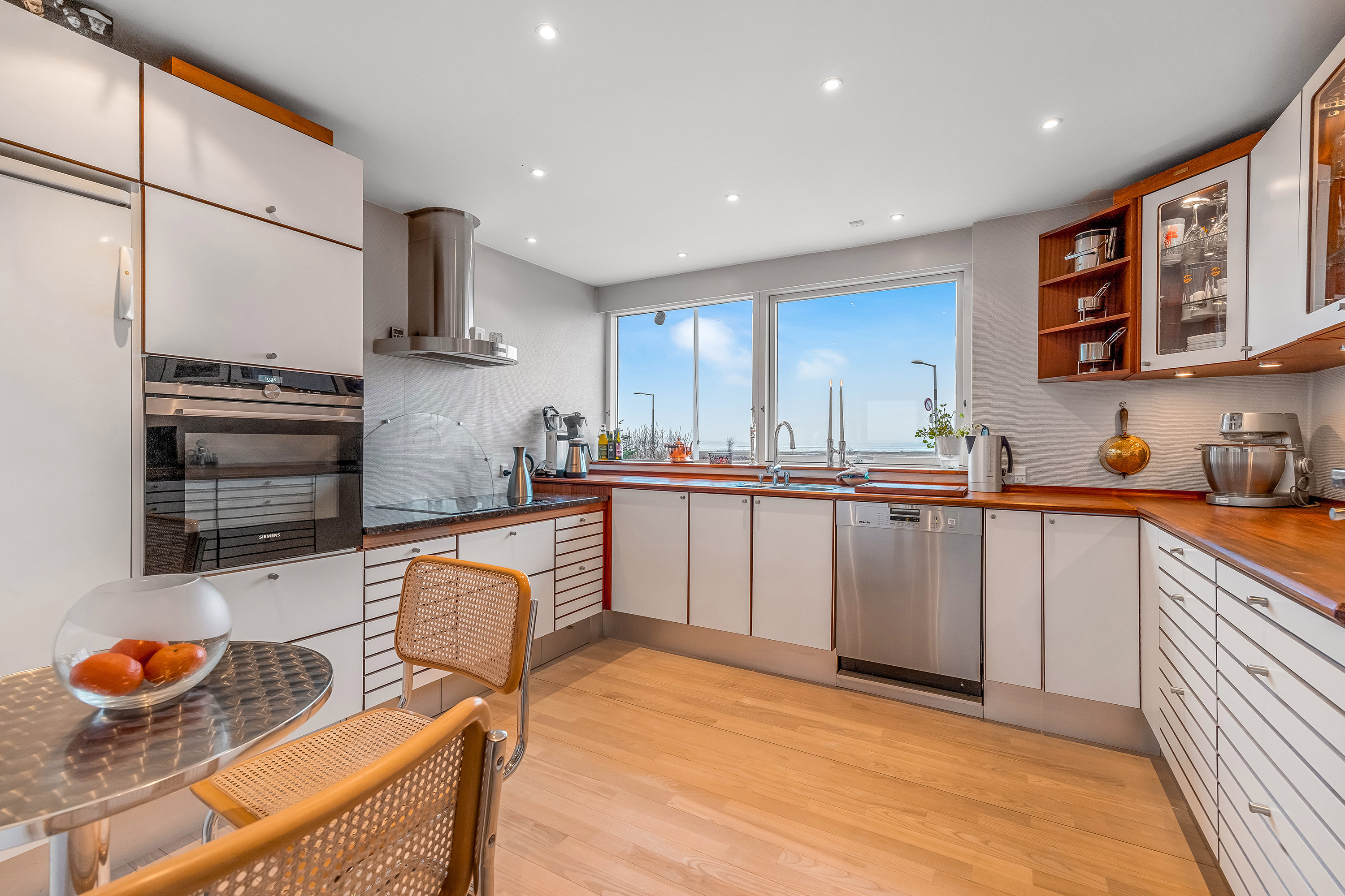 Fremhævet køkken billede i fuldskærmstilstand. Billede af Linderupvej 7, 3600 Frederikssund