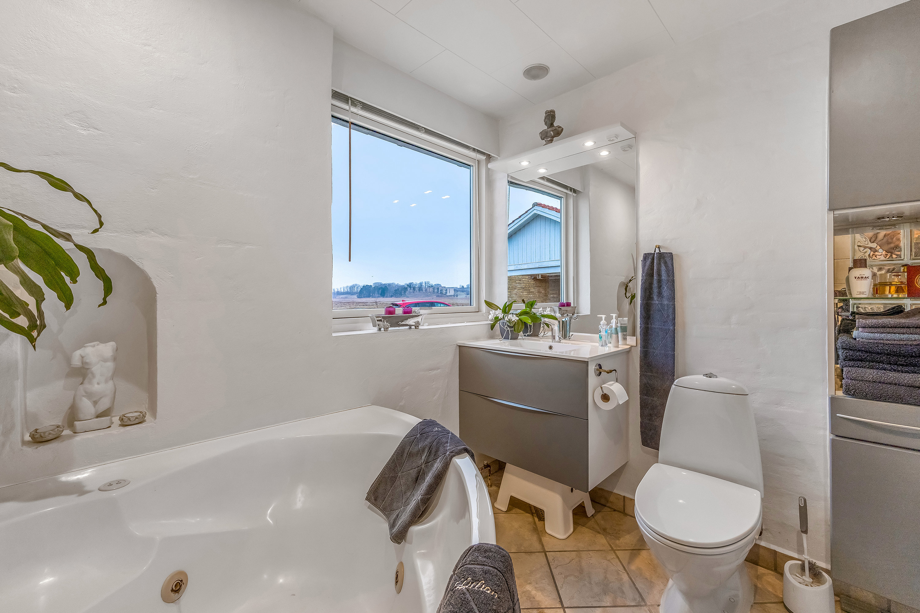 Fremhævet badeværelse billede i fuldskærmstilstand. Billede af Linderupvej 7, 3600 Frederikssund