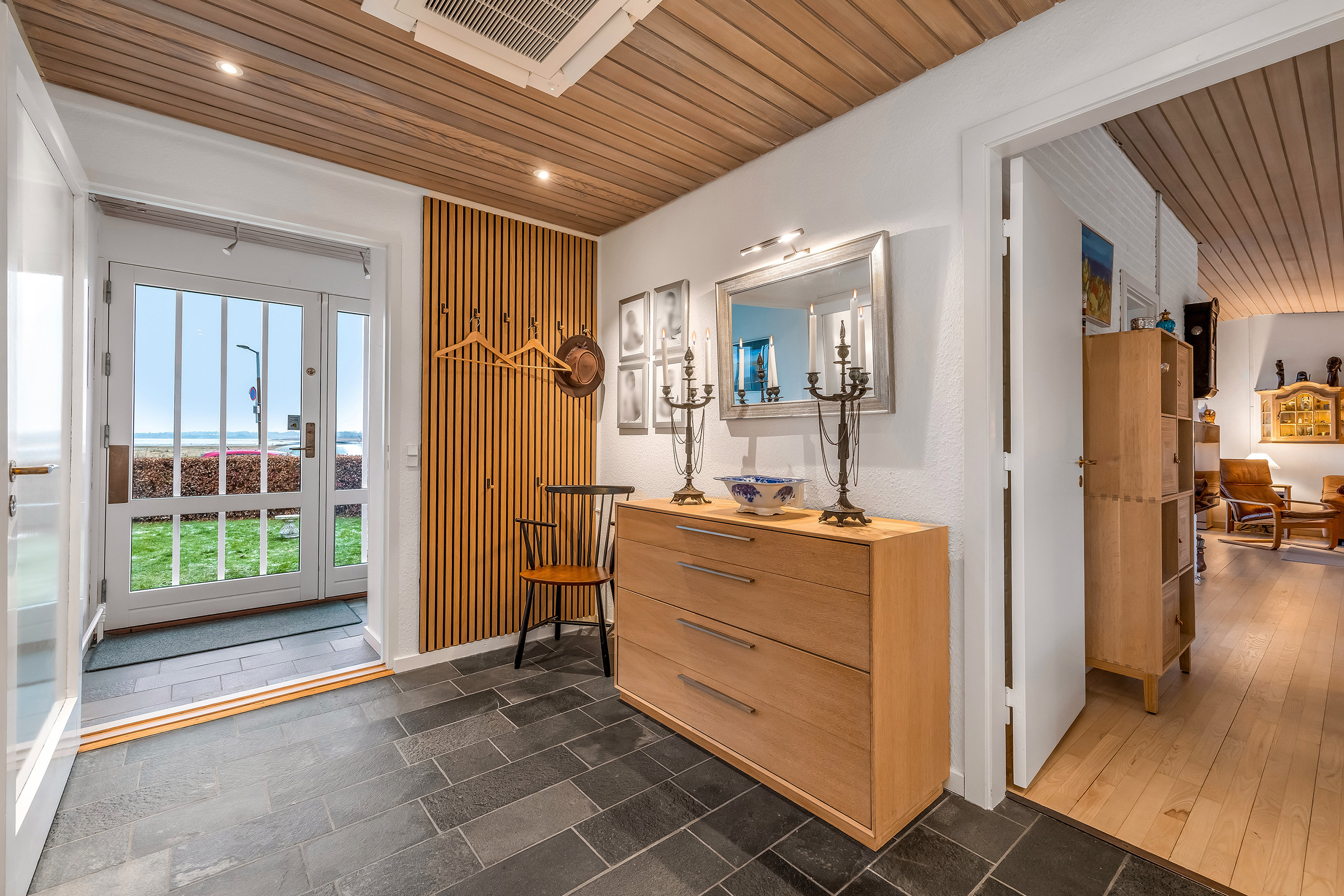 Fremhævet entré billede i fuldskærmstilstand. Billede af Linderupvej 7, 3600 Frederikssund