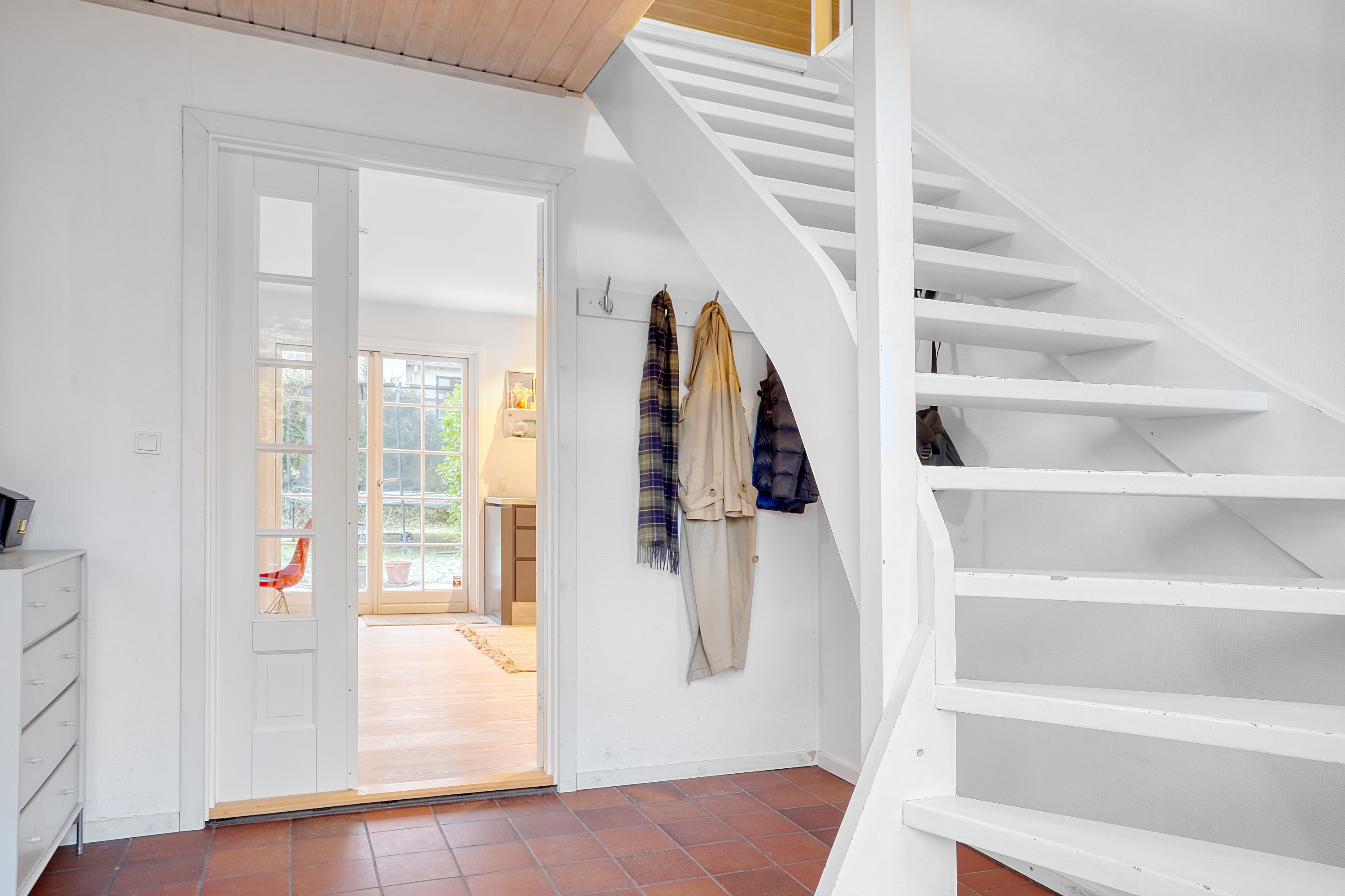 Fremhævet entré billede i fuldskærmstilstand. Billede af Humlebæk Strandvej 147, 3050 Humlebæk