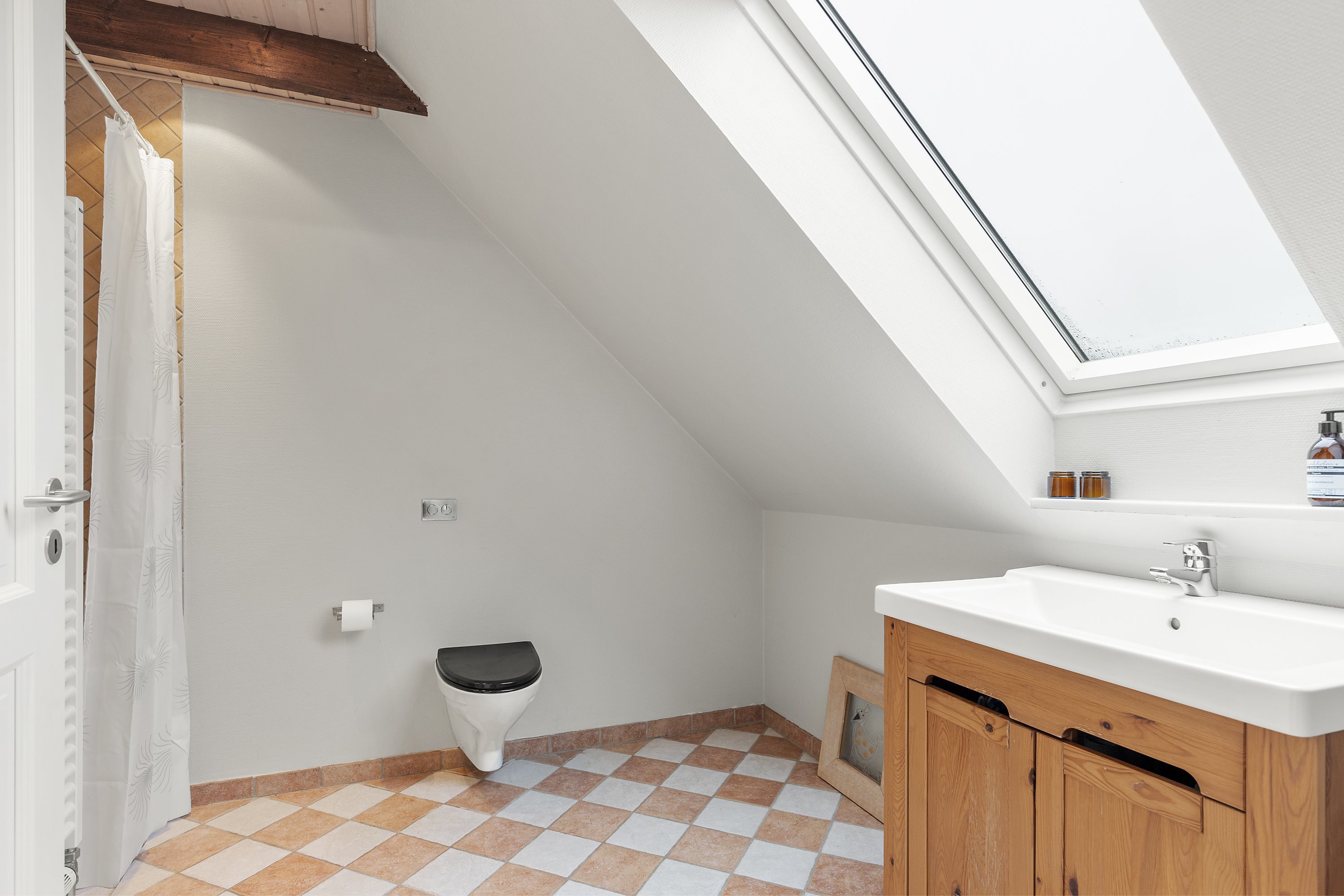 Fremhævet badeværelse billede i fuldskærmstilstand. Billede af Amerikavej 30, 9500 Hobro