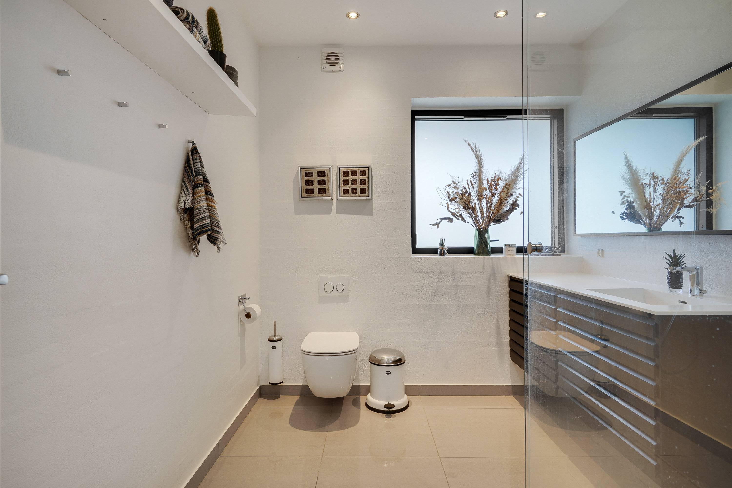 Fremhævet  billede i fuldskærmstilstand. Billede af Egå Strandvej 105, 8250 Egå