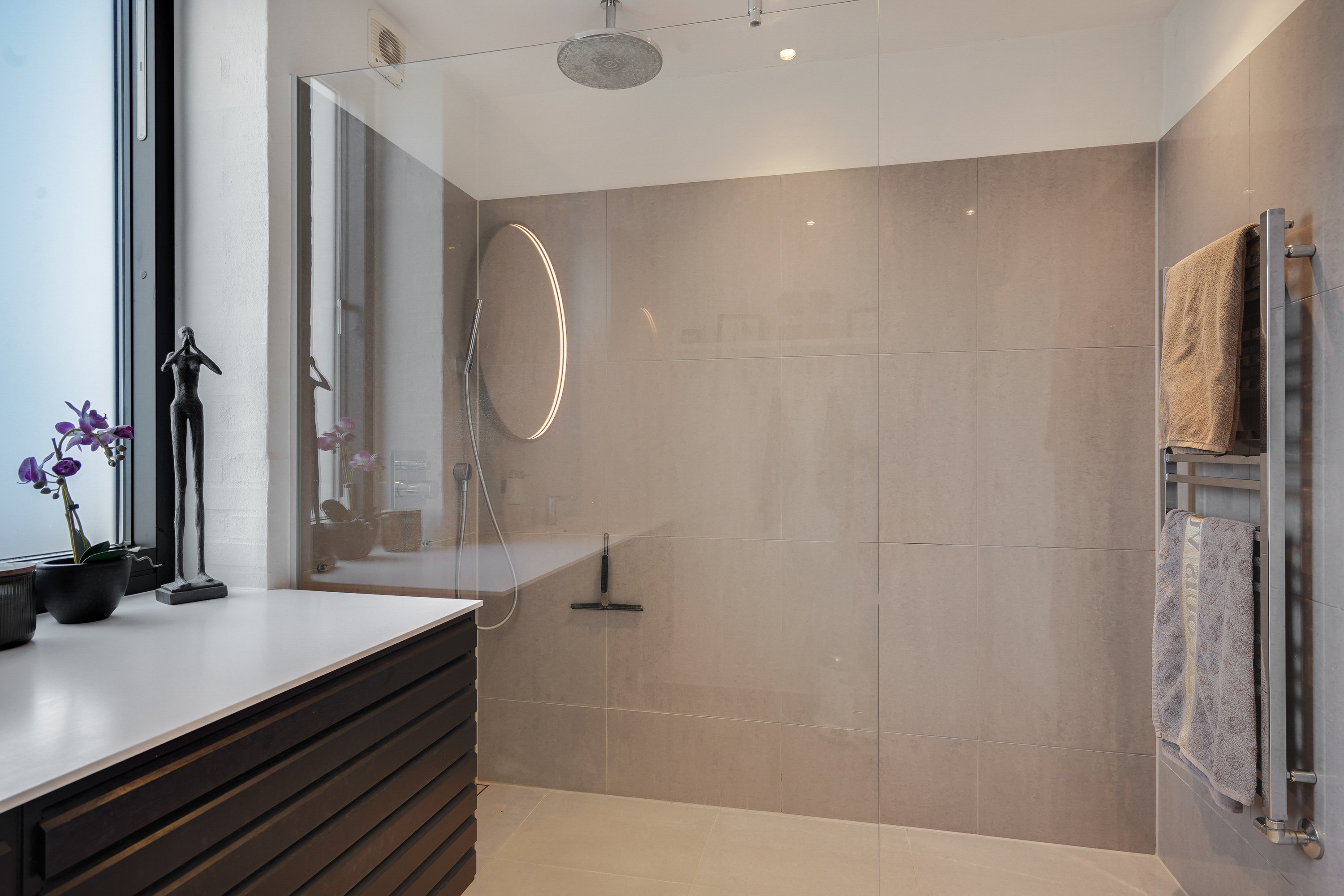 Fremhævet  billede i fuldskærmstilstand. Billede af Egå Strandvej 105, 8250 Egå