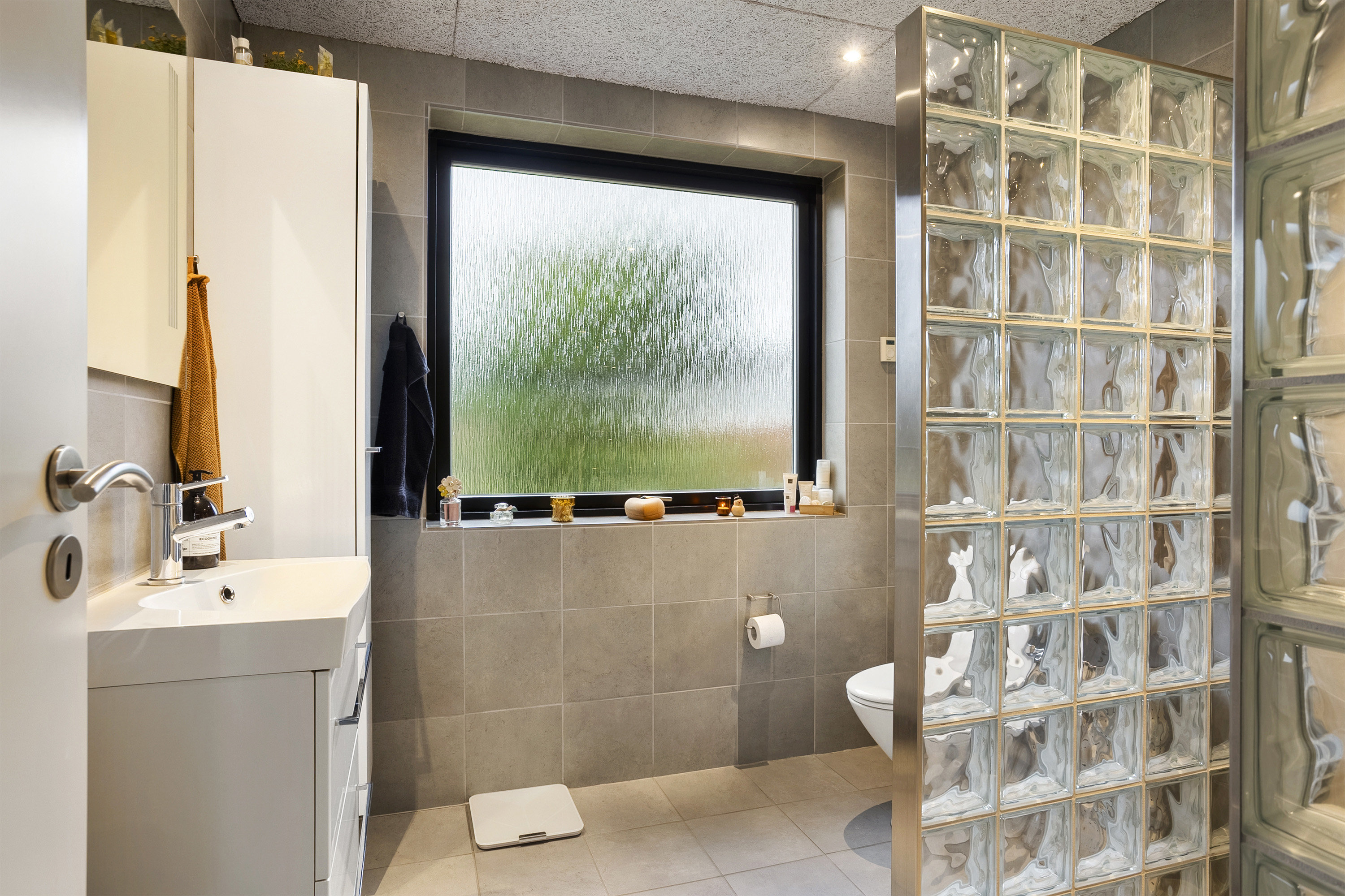 Fremhævet badeværelse billede i fuldskærmstilstand. Billede af Vejenvej 14, Askov, 6600 Vejen