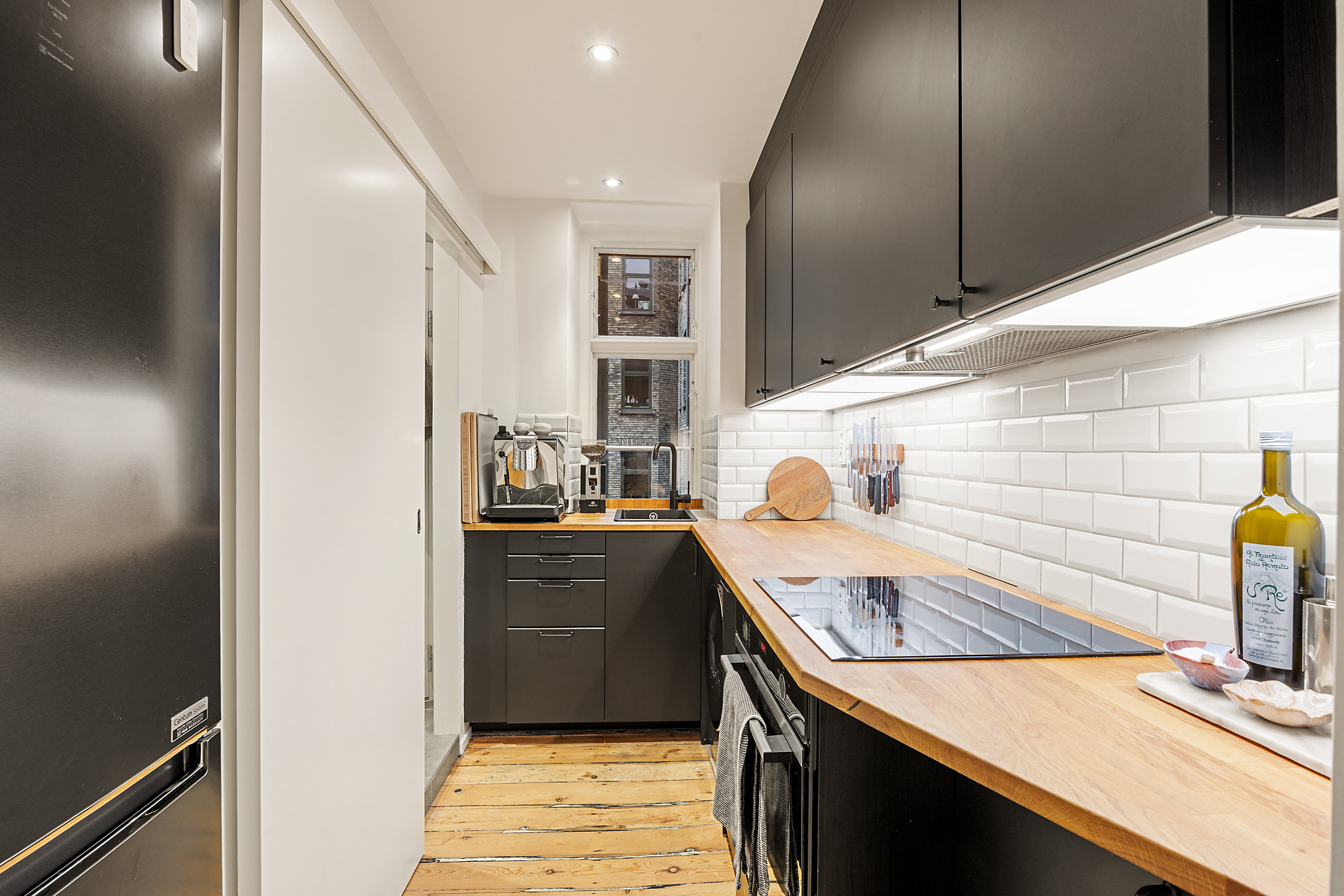 Fremhævet køkken billede i fuldskærmstilstand. Billede af Nørrebrogade 205, 2. th., 2200 København N