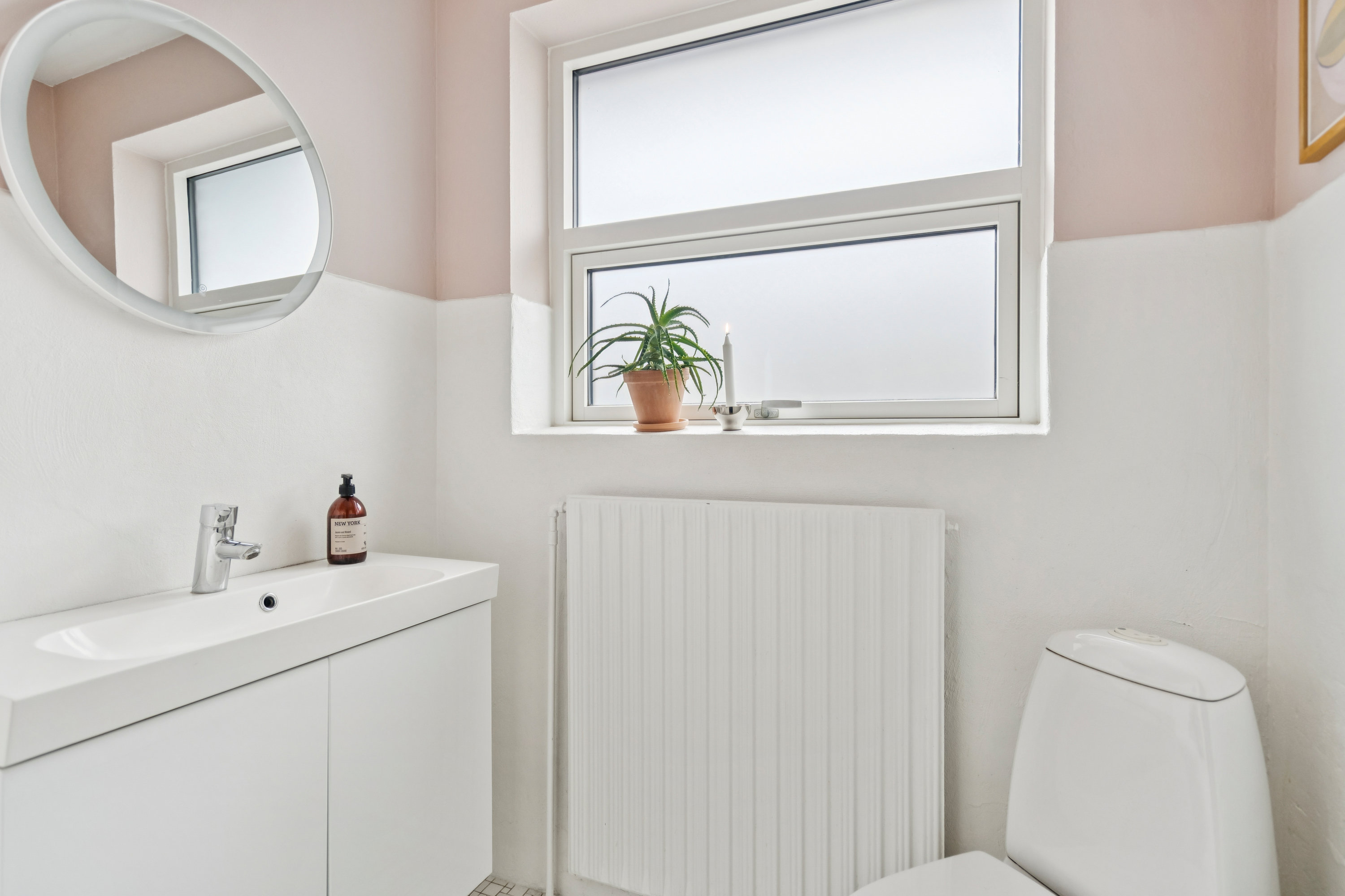 Fremhævet badeværelse billede i fuldskærmstilstand. Billede af Porsevænget 5, 9850 Hirtshals