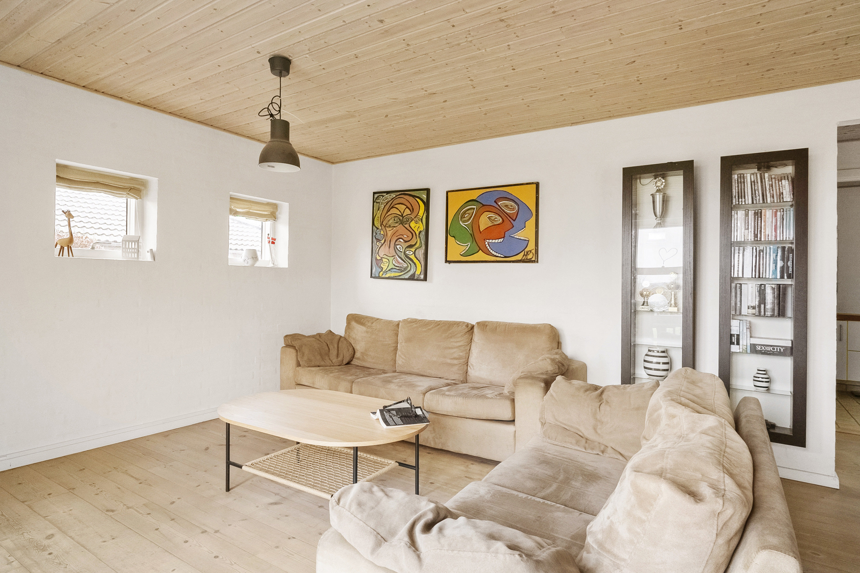 Fremhævet stue billede i fuldskærmstilstand. Billede af Linde Alle 20, Ølsted, 8723 Løsning