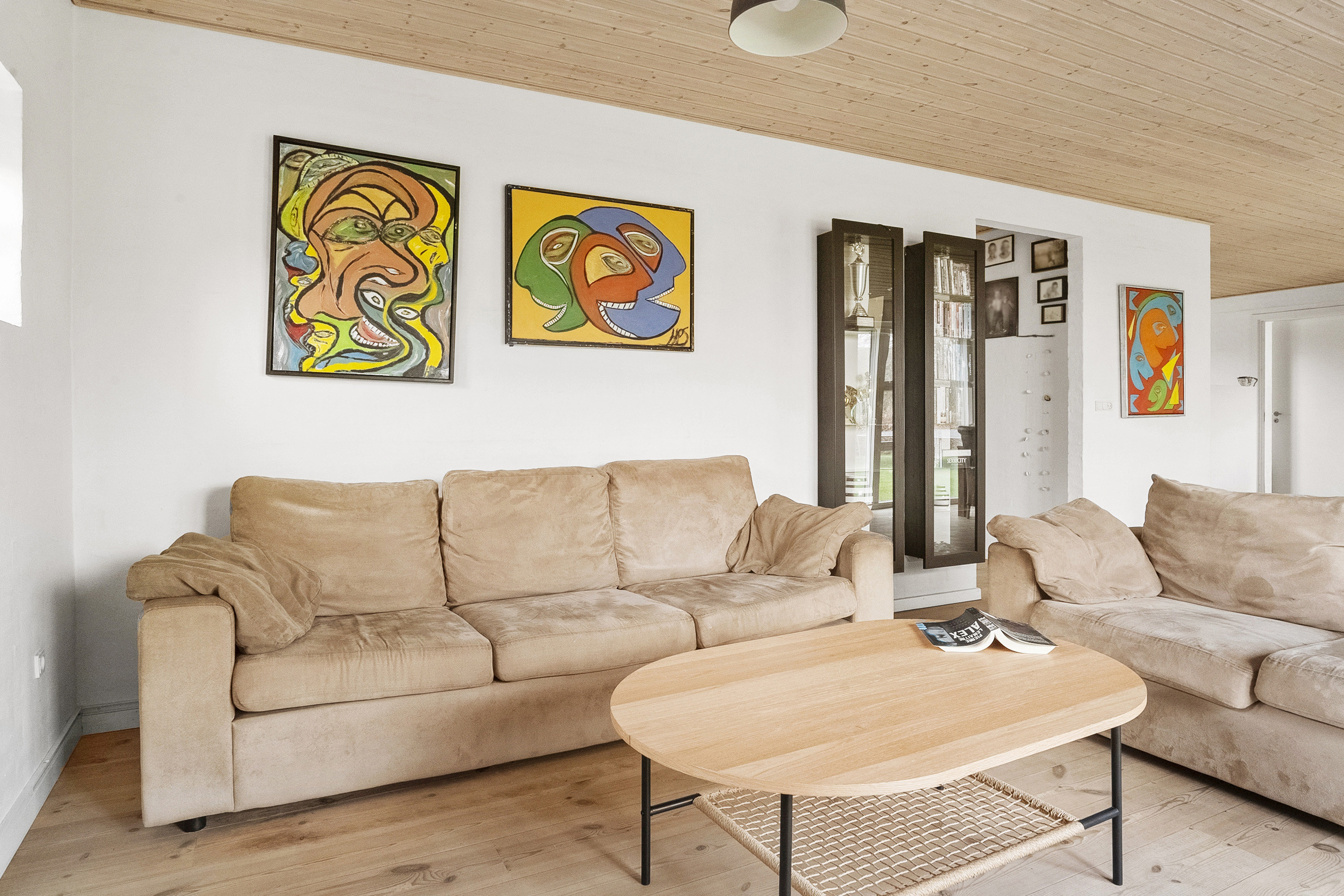 Fremhævet stue billede i fuldskærmstilstand. Billede af Linde Alle 20, Ølsted, 8723 Løsning