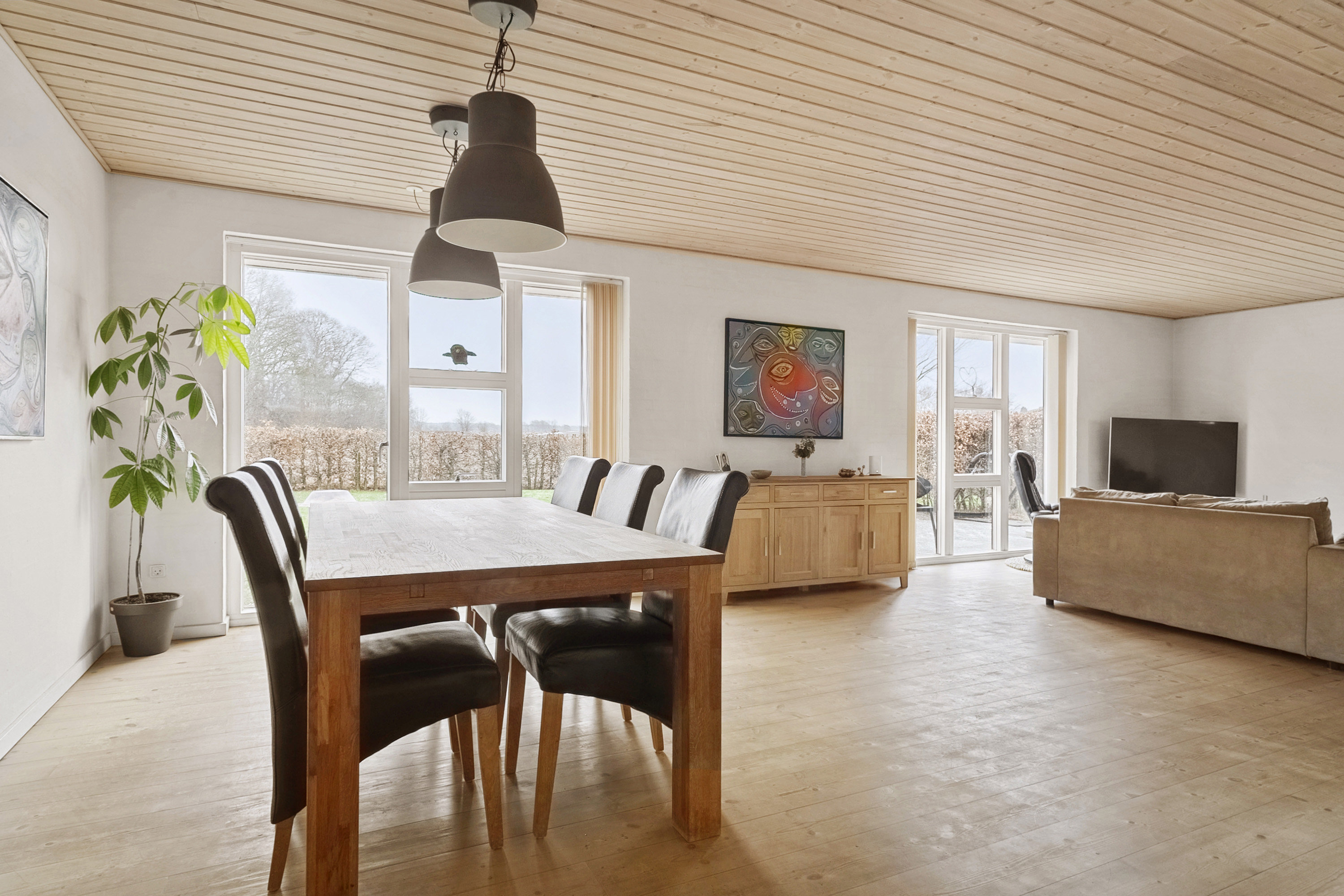 Fremhævet spisestue billede i fuldskærmstilstand. Billede af Linde Alle 20, Ølsted, 8723 Løsning