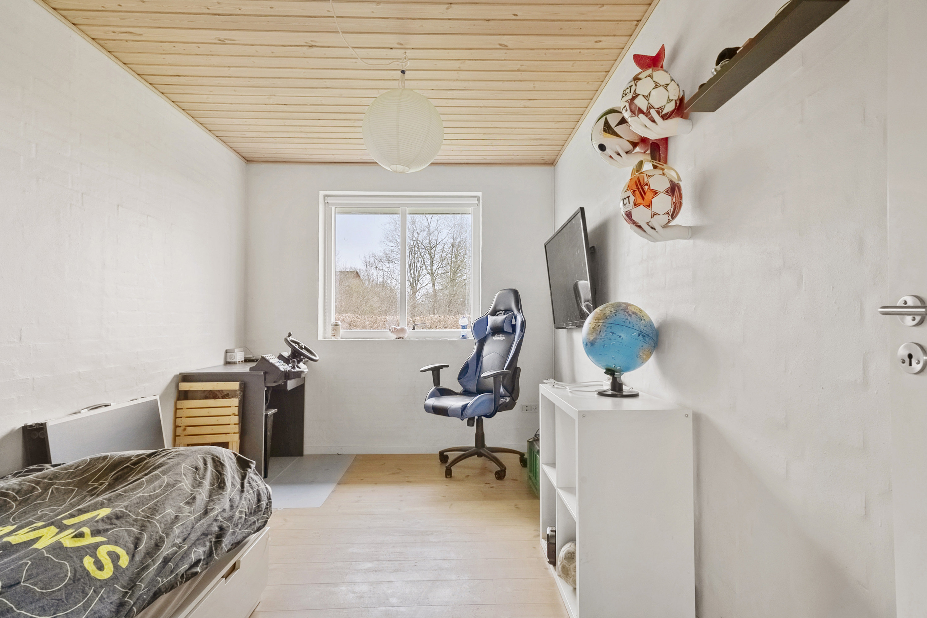 Fremhævet soveværelse billede i fuldskærmstilstand. Billede af Linde Alle 20, Ølsted, 8723 Løsning