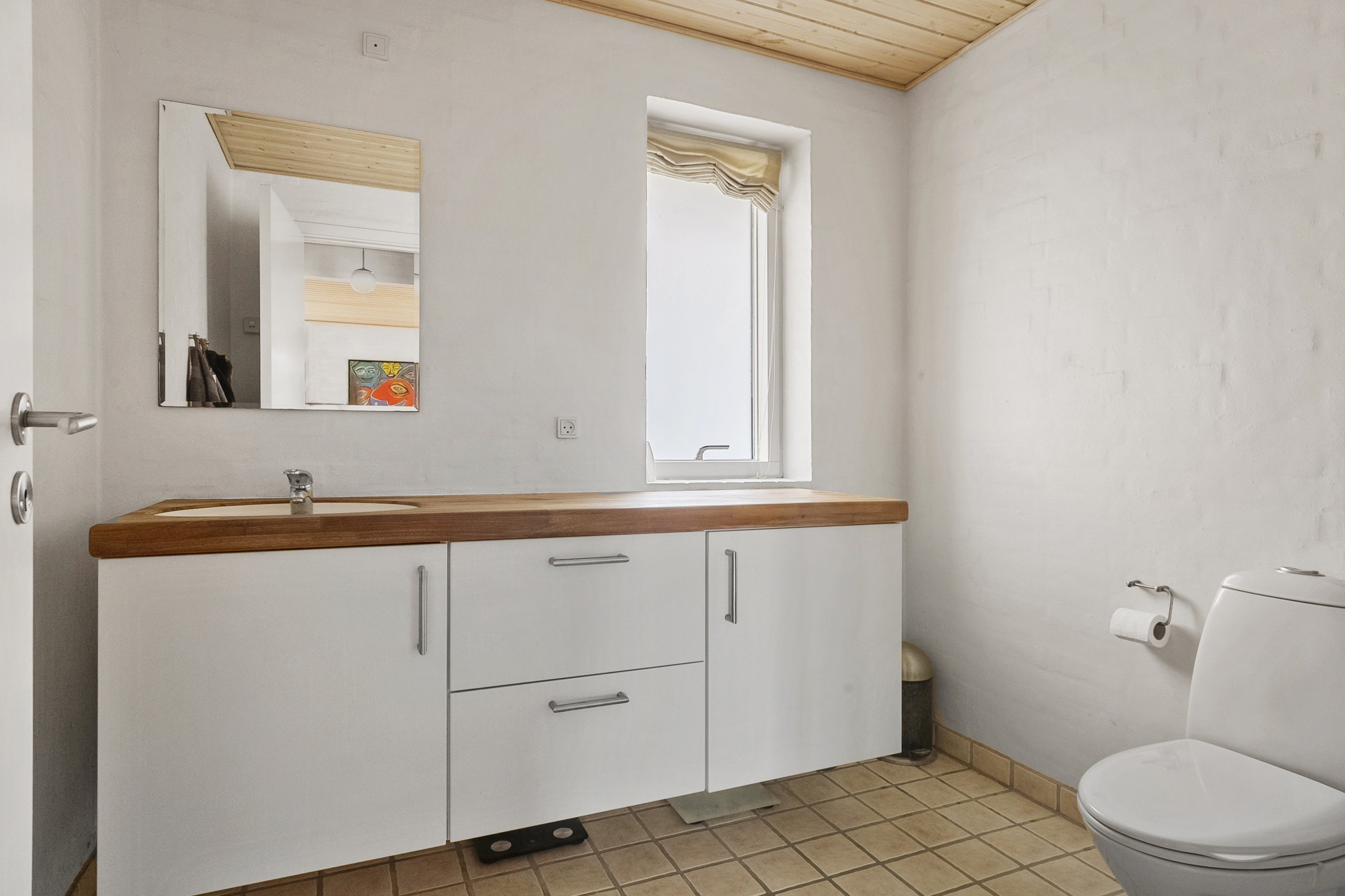 Fremhævet toilet billede i fuldskærmstilstand. Billede af Linde Alle 20, Ølsted, 8723 Løsning