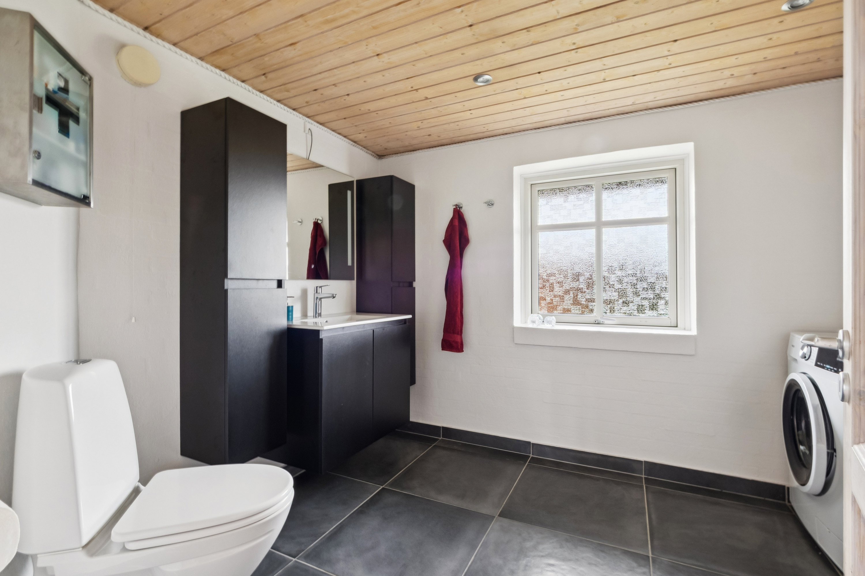 Fremhævet badeværelse billede i fuldskærmstilstand. Billede af Søndervænget 29, Jebjerg, 7870 Roslev