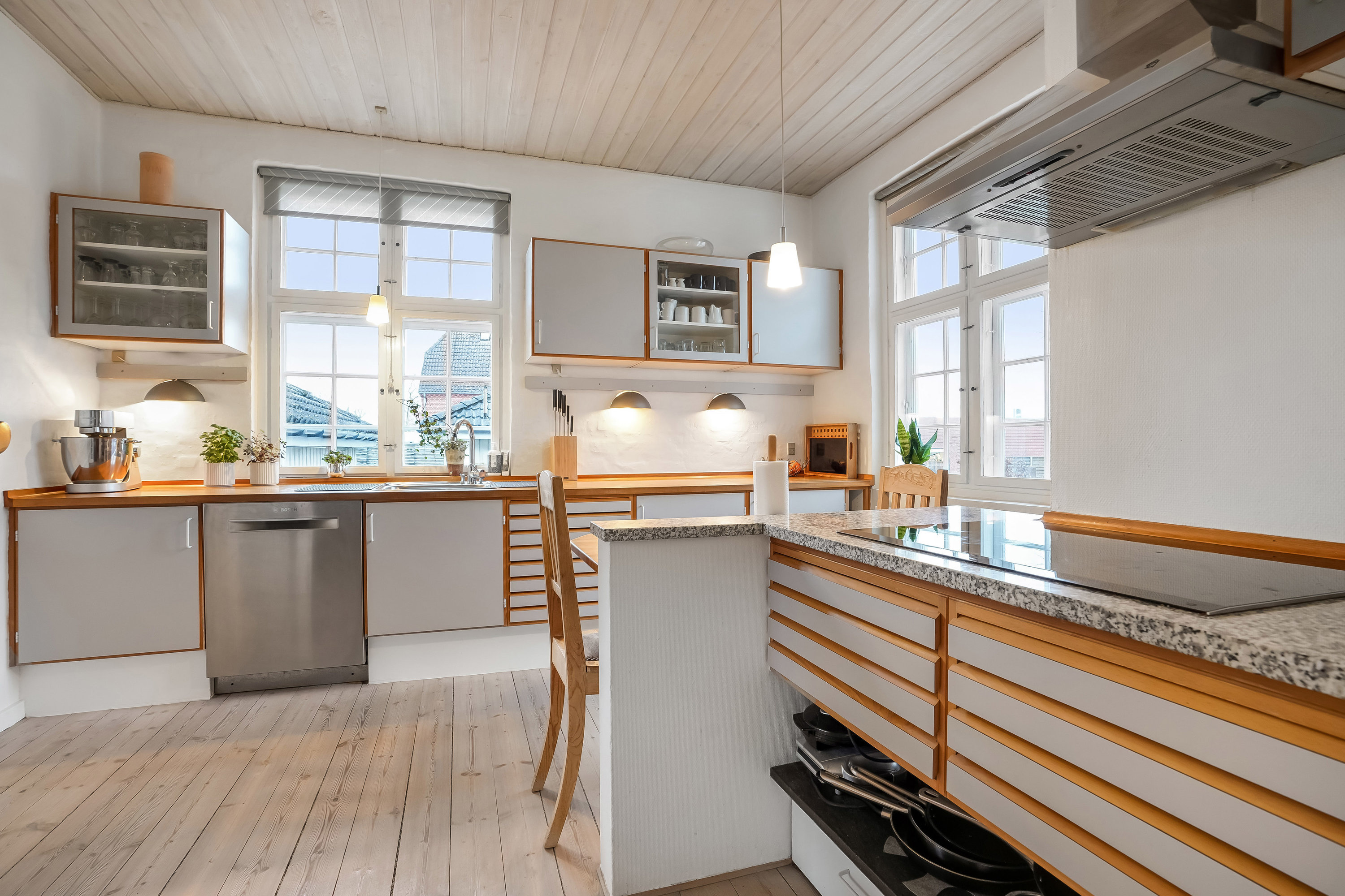 Fremhævet køkken billede i fuldskærmstilstand. Billede af Skolevej 3, Næsby, 5270 Odense N