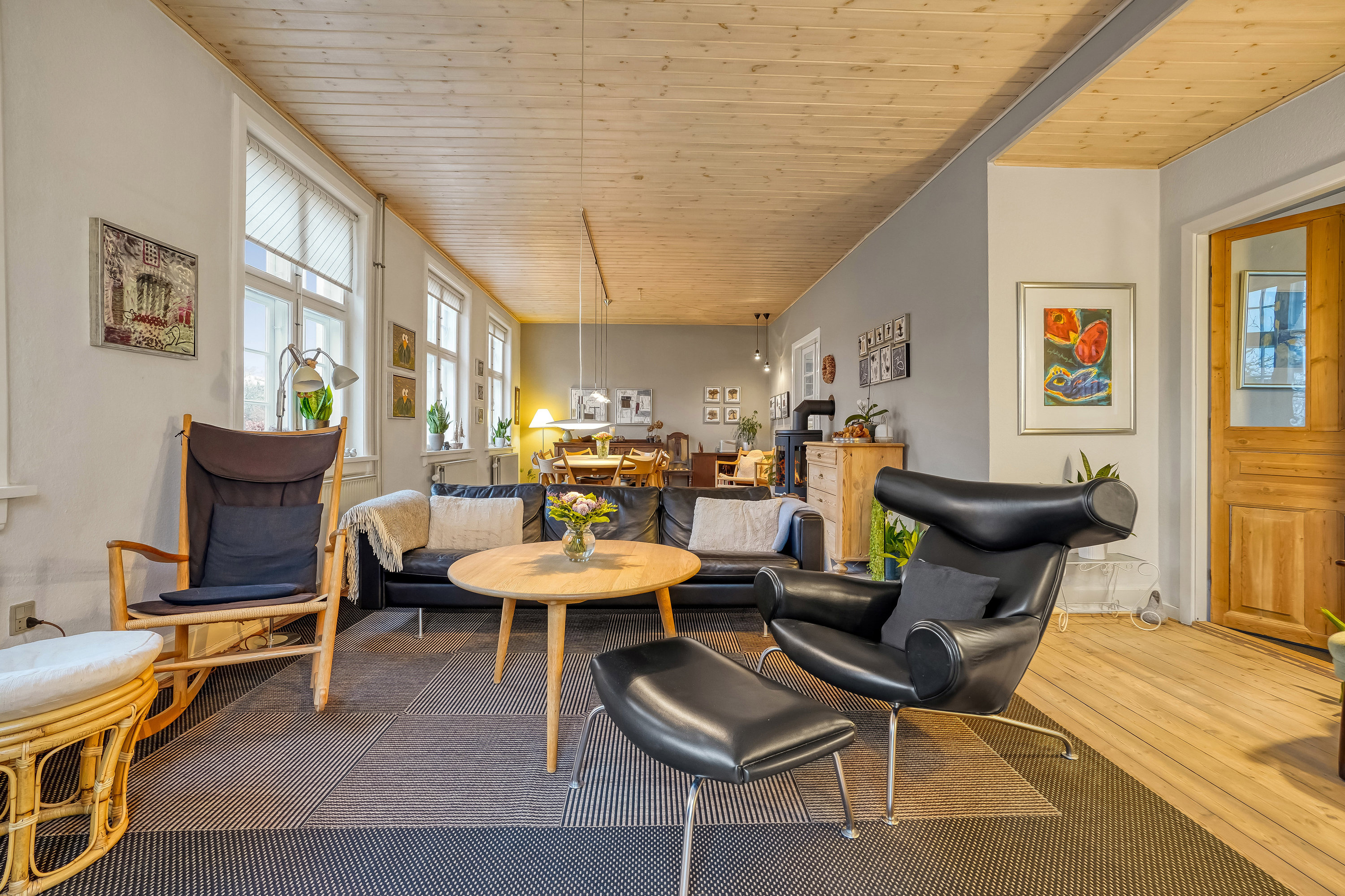 Fremhævet stue billede i fuldskærmstilstand. Billede af Skolevej 3, Næsby, 5270 Odense N