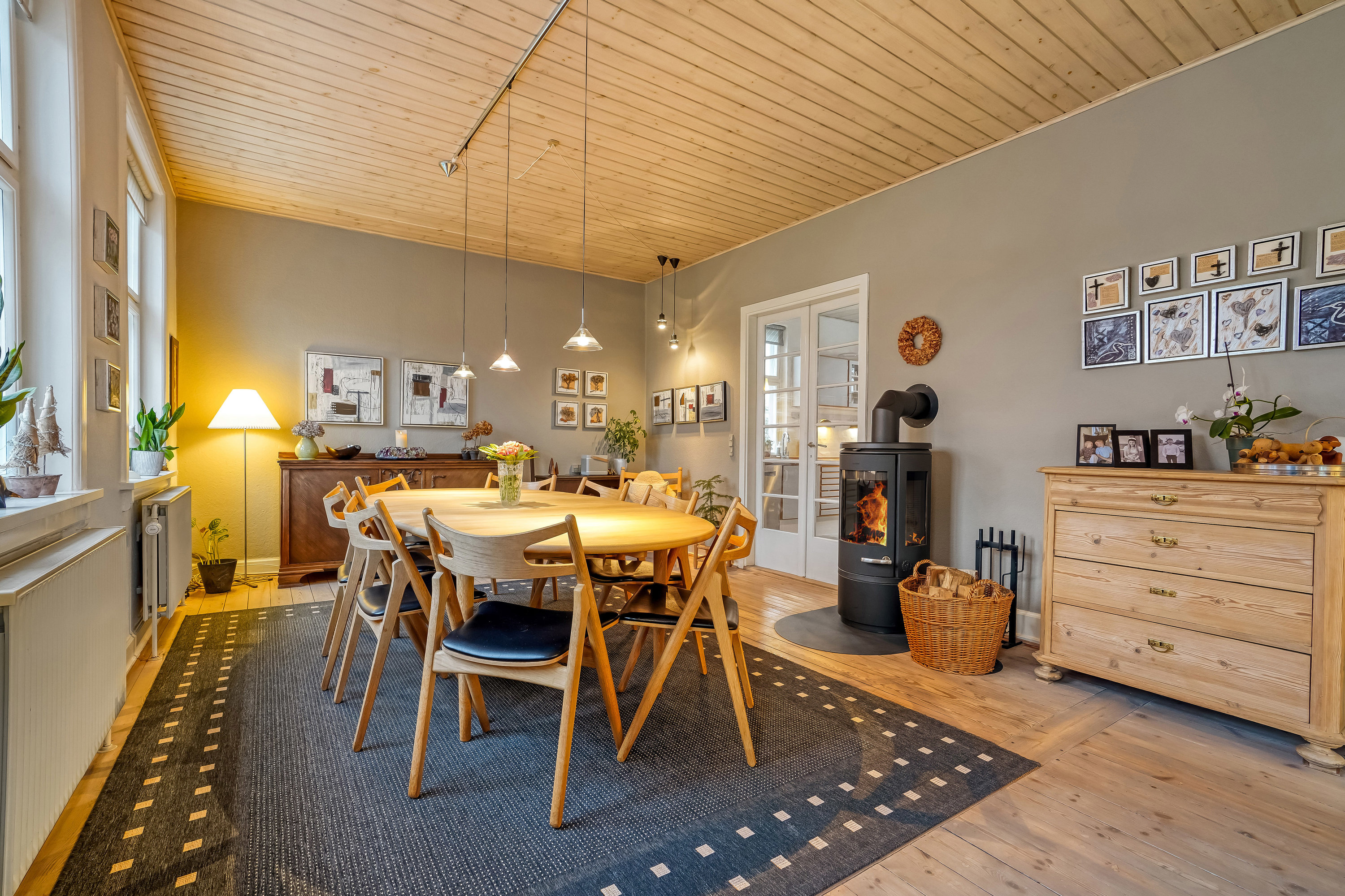 Fremhævet stue billede i fuldskærmstilstand. Billede af Skolevej 3, Næsby, 5270 Odense N