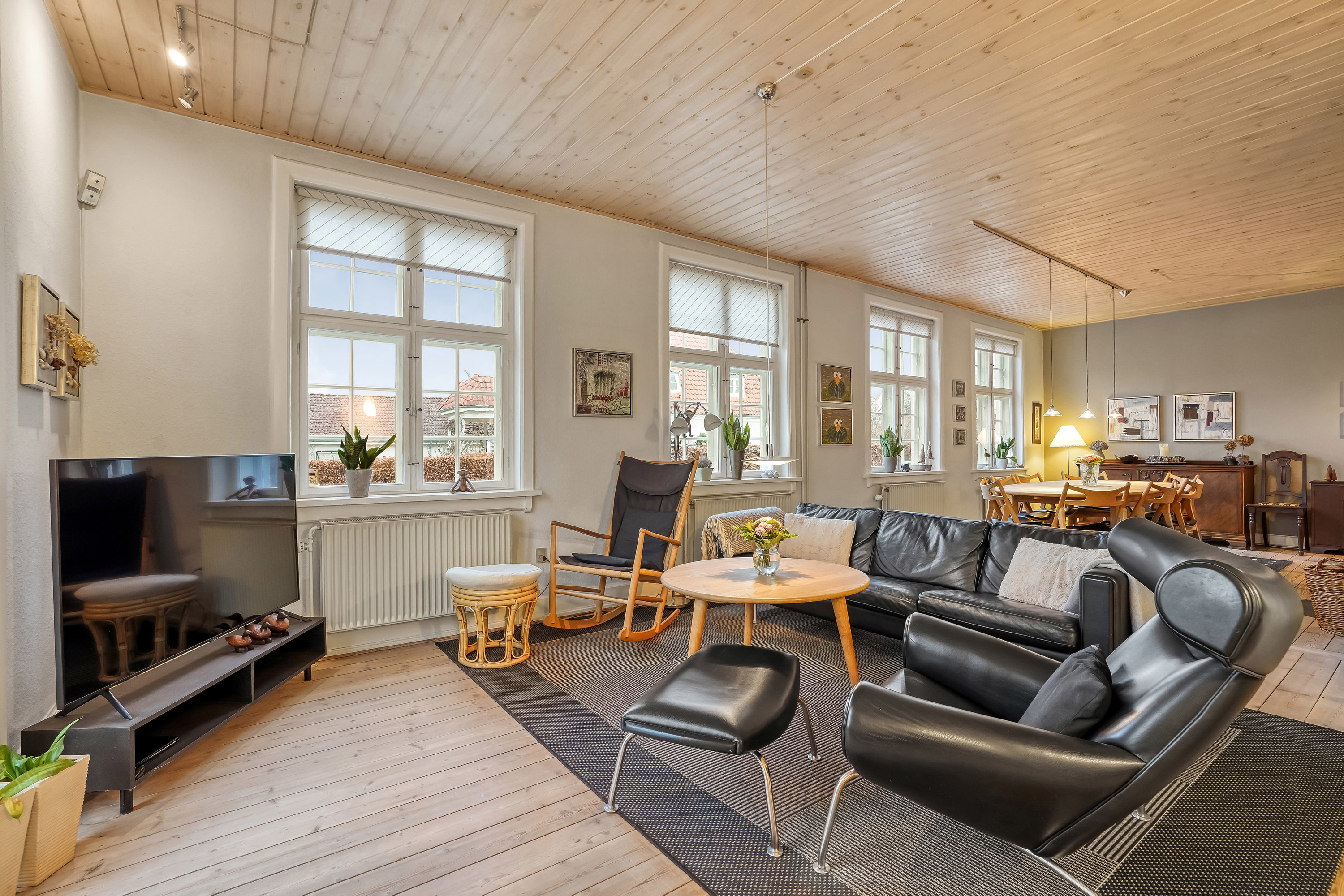 Fremhævet stue billede i fuldskærmstilstand. Billede af Skolevej 3, Næsby, 5270 Odense N