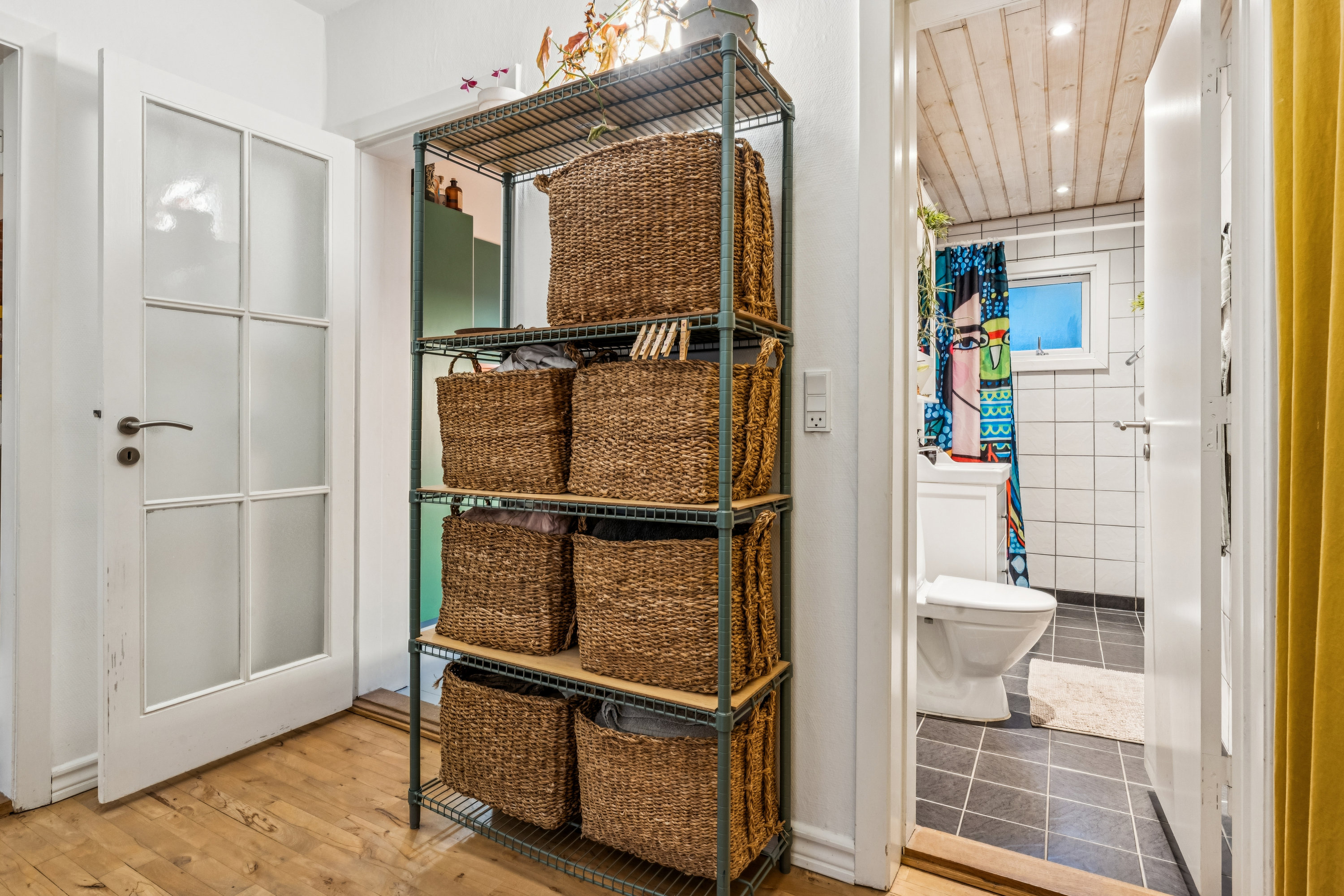 Fremhævet badeværelse billede i fuldskærmstilstand. Billede af Østre Alle 81, st.. tv., 9000 Aalborg