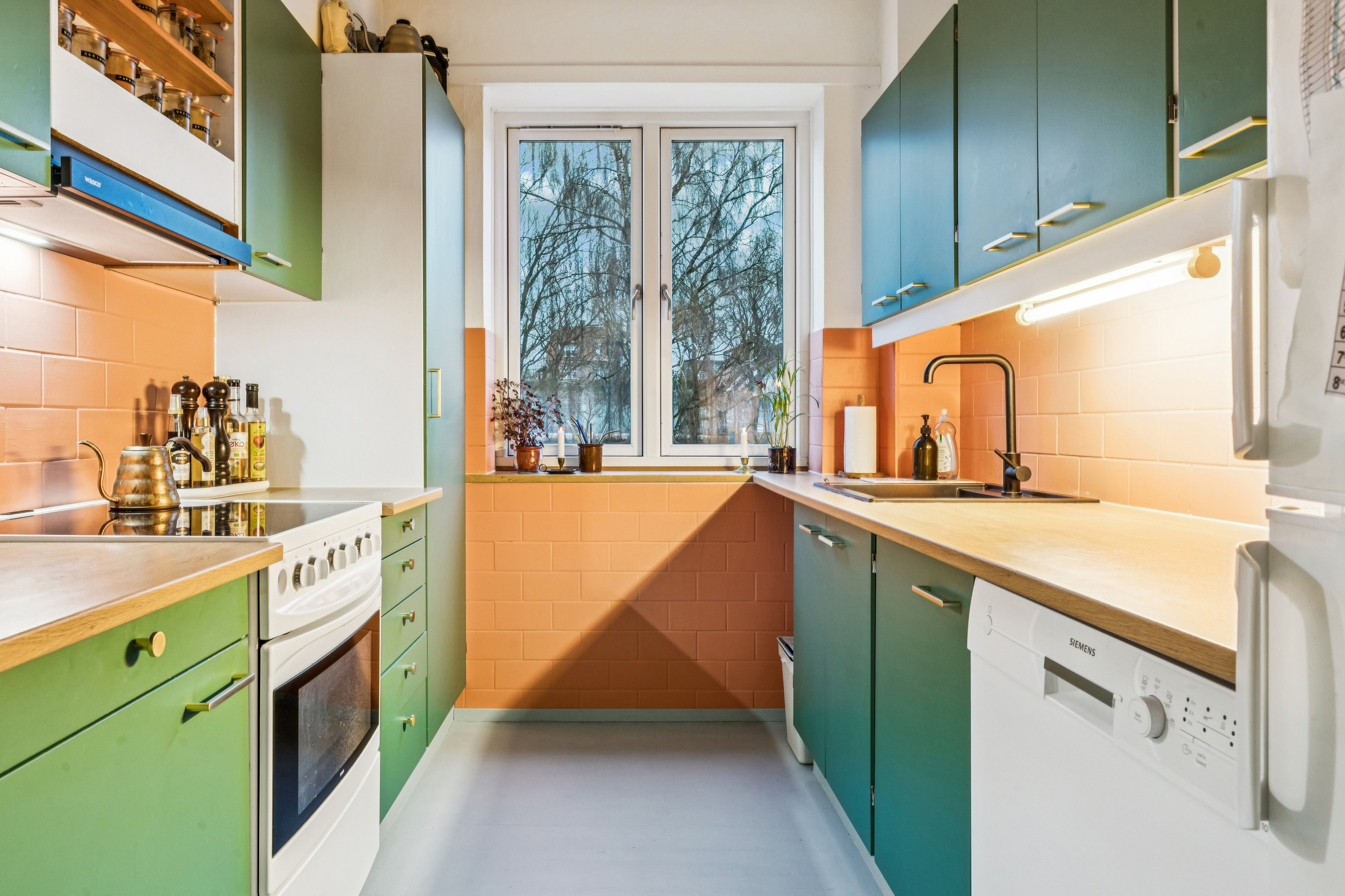 Fremhævet køkken billede i fuldskærmstilstand. Billede af Østre Alle 81, st.. tv., 9000 Aalborg