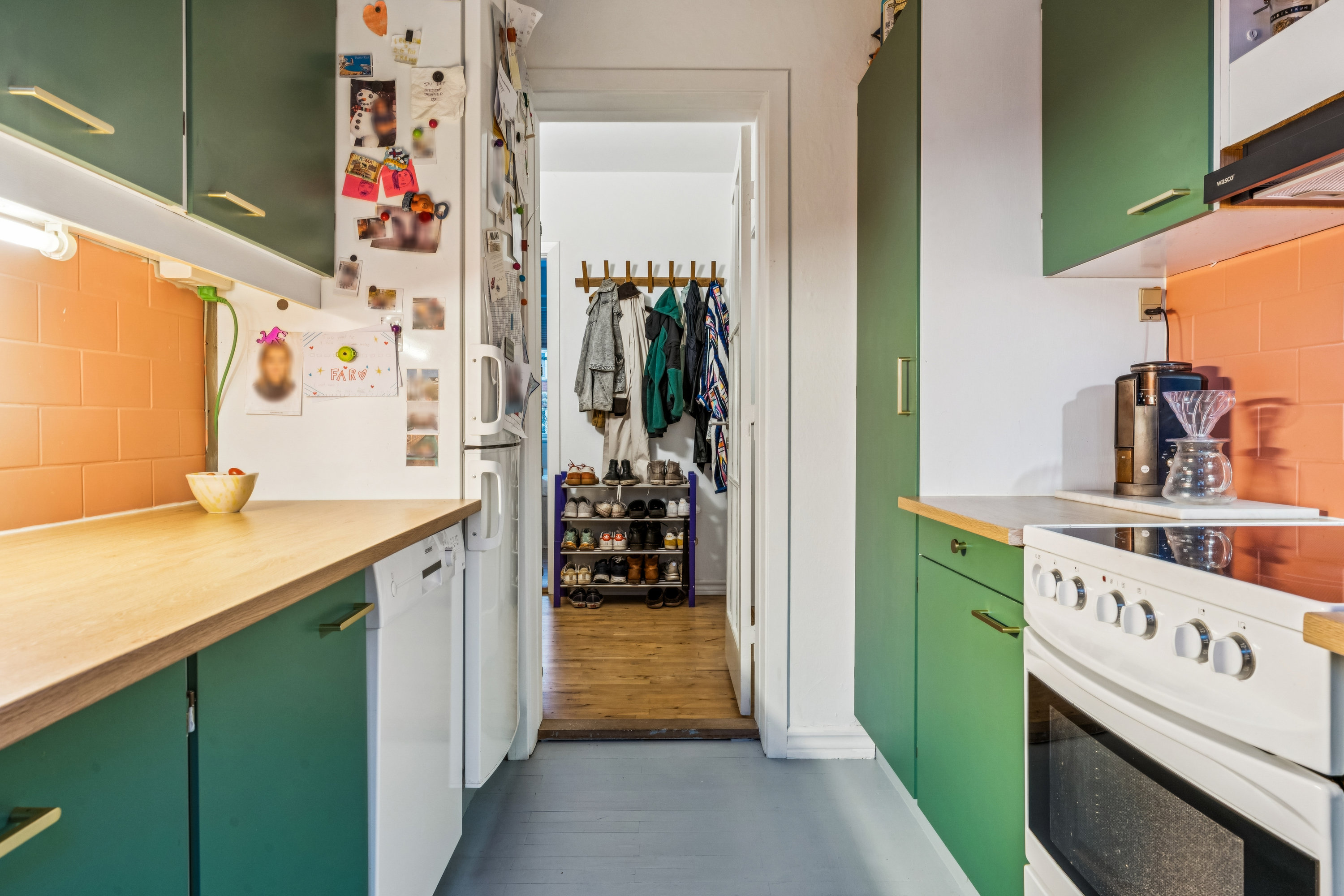 Fremhævet køkken billede i fuldskærmstilstand. Billede af Østre Alle 81, st.. tv., 9000 Aalborg