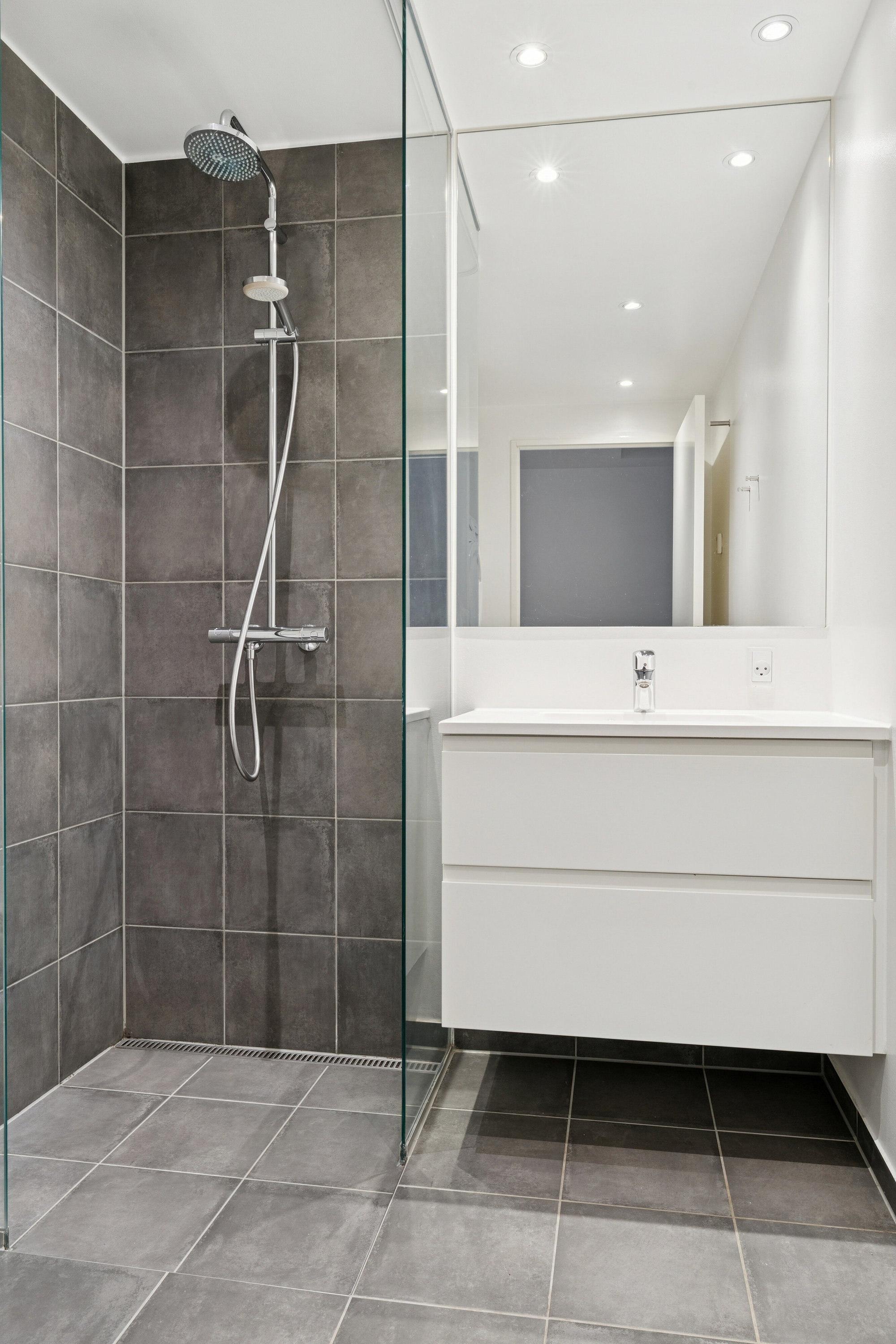 Fremhævet badeværelse billede i fuldskærmstilstand. Billede af Ved Amagerbanen 35A, 2300 København S