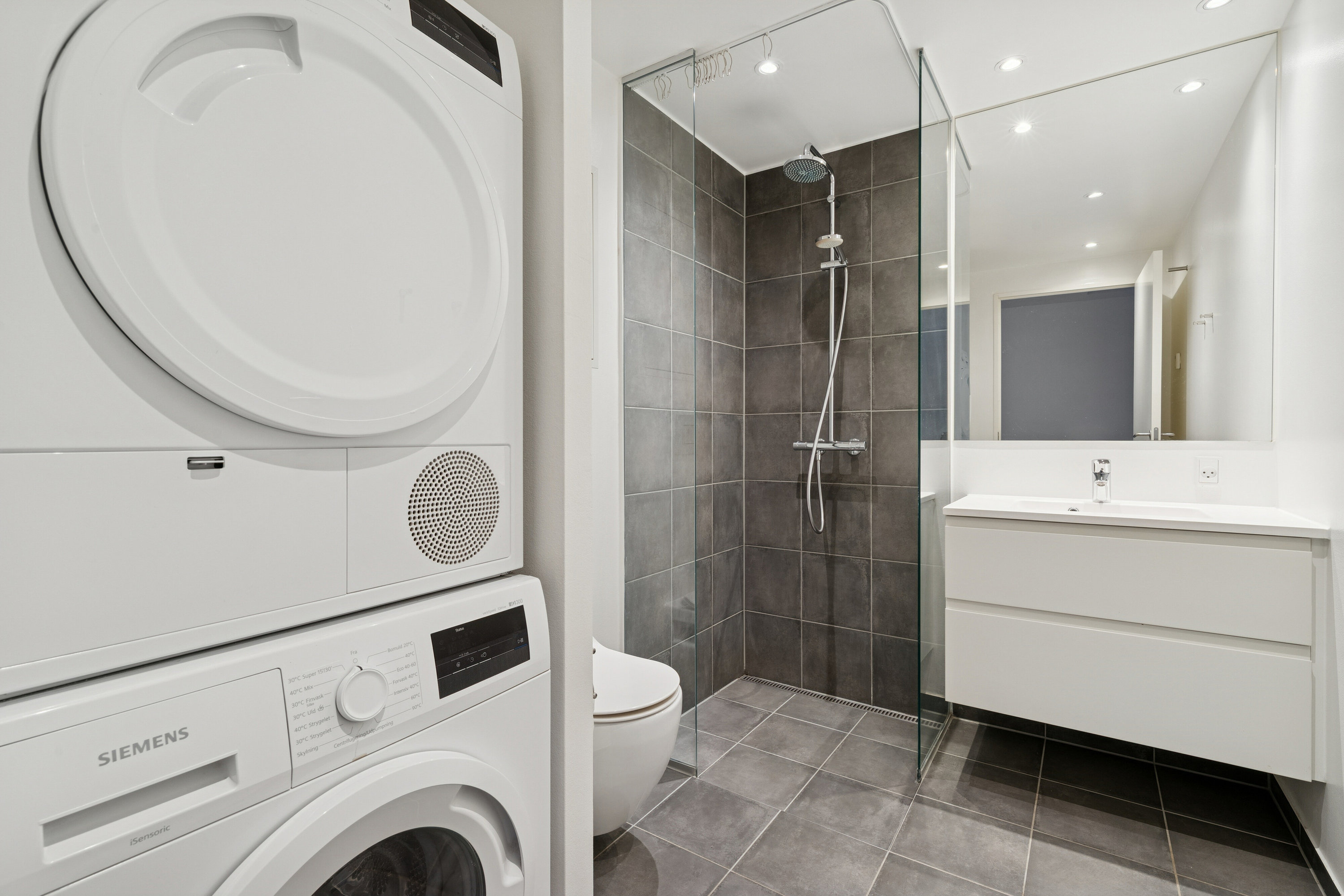 Fremhævet badeværelse billede i fuldskærmstilstand. Billede af Ved Amagerbanen 35A, 2300 København S